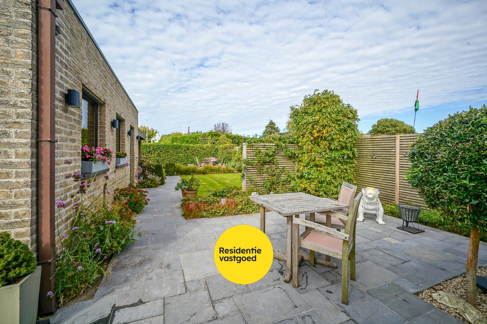 Instapklare halfopen woning met zonnige tuin, aparte garage en tuinhuis foto 30