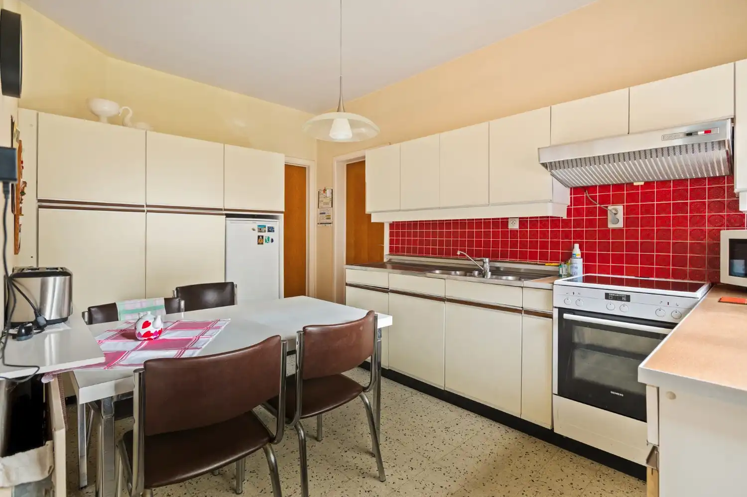 TOPLOCATIE! RUIME WONING MET 4 SLK OP 1.980 m²! foto 8