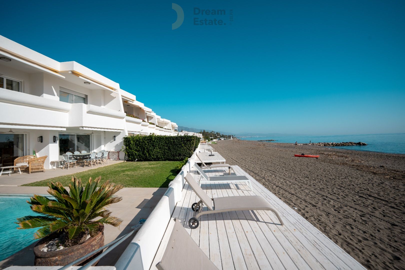 Right.On.The.Beach. Eerstelijns tuinappartement te Guadalmina Baja, Marbella. foto {{pictureIndex}}