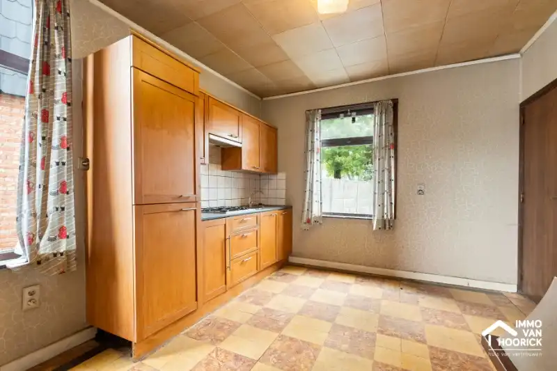 Te renoveren woning aan de stadsrand op 390m² grondoppervlak! foto 7