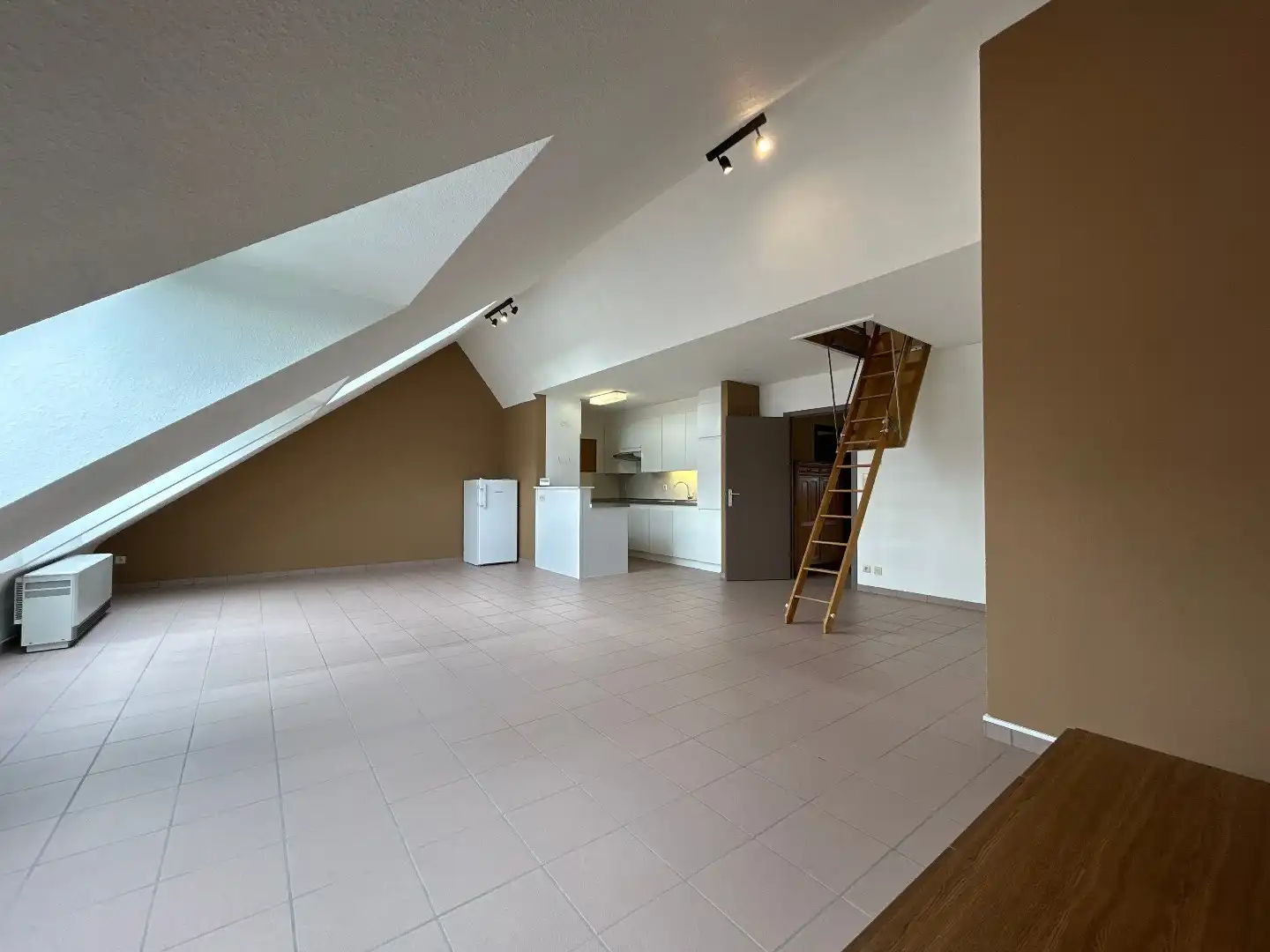 Ruim en lichtrijk dakappartement in Wespelaar centrum foto 7