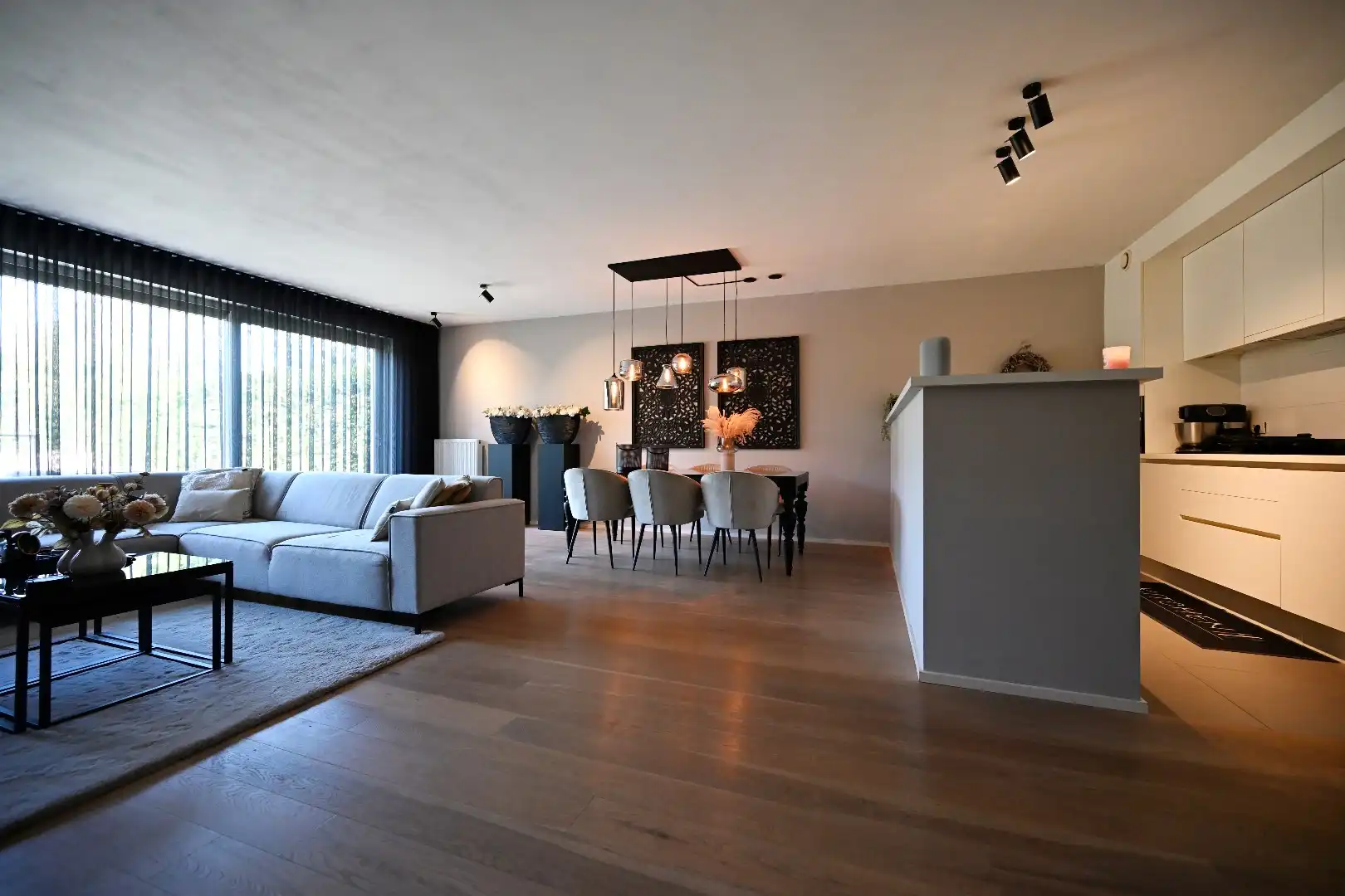 Moderne recente woning met 4 slpks, garage en tuintje nabij centrum Maldegem foto 4