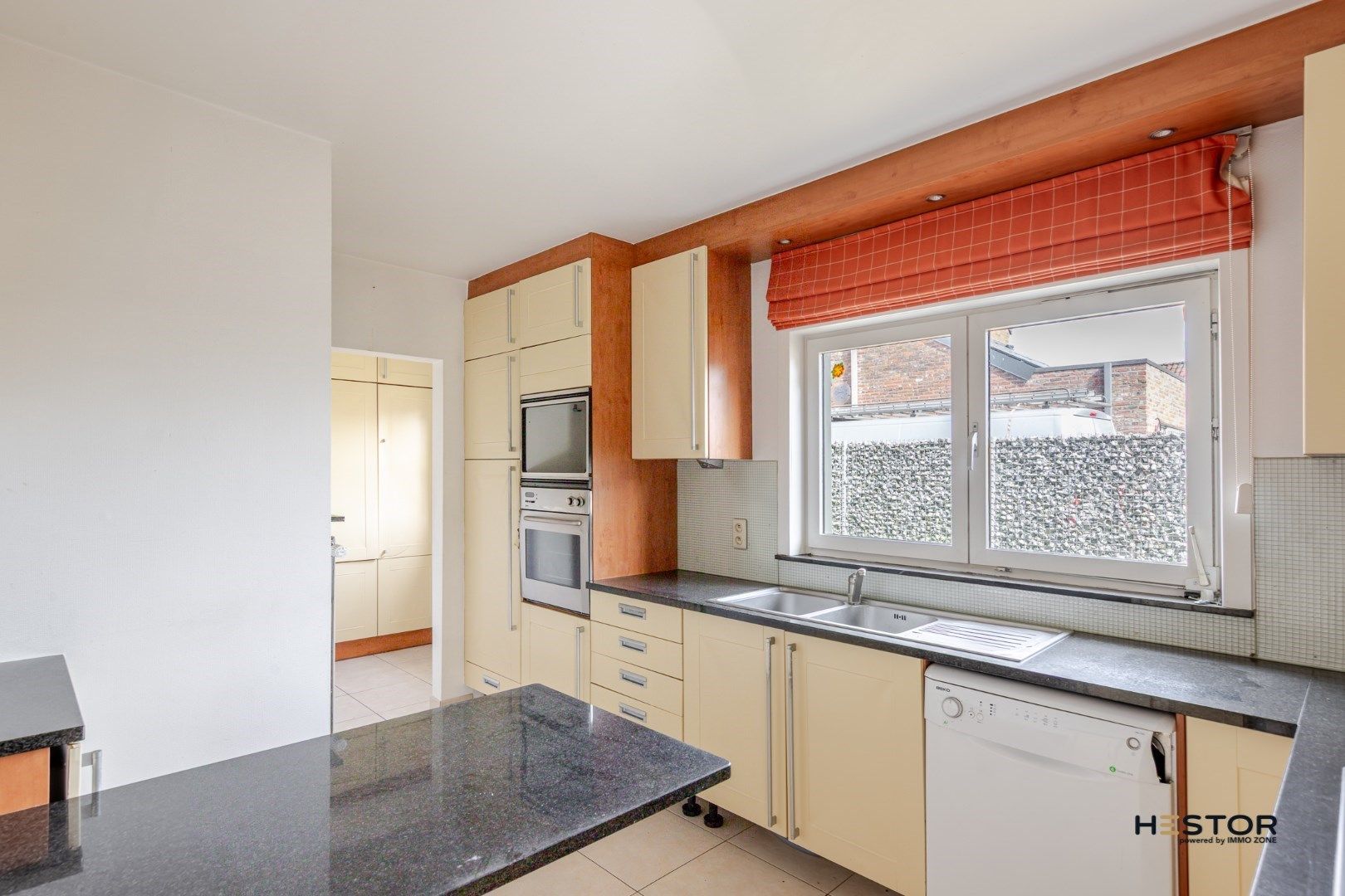 Commercieel gelegen woning met veel mogelijkheden foto 16