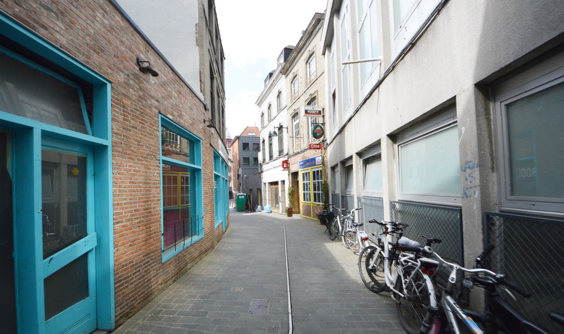 HANDELSEIGENDOM ROZEMARIJNSTRAATJE NABIJ GROTE MARKT foto 16