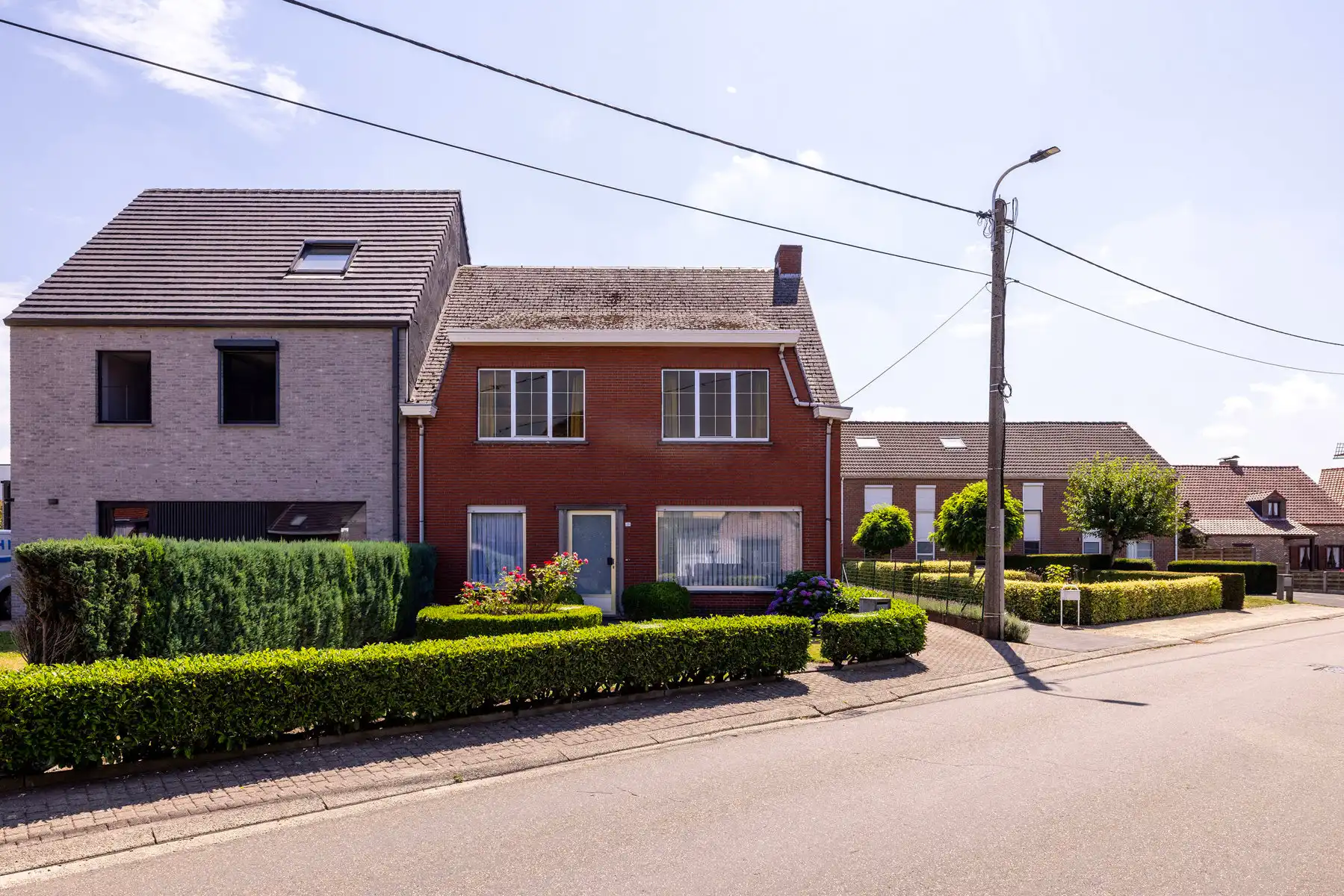 Te renoveren woning met veel potentieel op rustige locatie foto 28