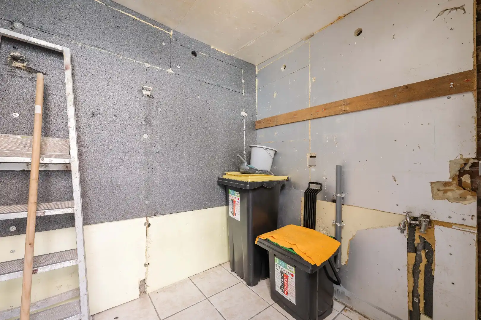 CENTRAAL GELEGEN RIJWONING MET 2 SLAAPKAMERS EN KOER foto 9