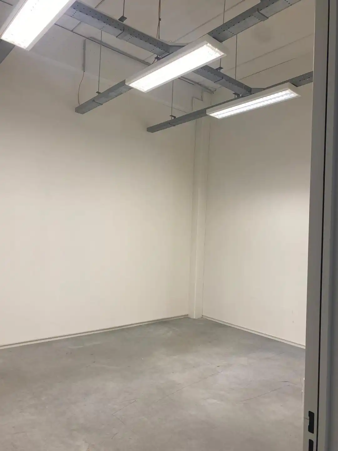 Kantoorruimte 310m² met aansluitend magazijn 216m²  in Burcht foto 36