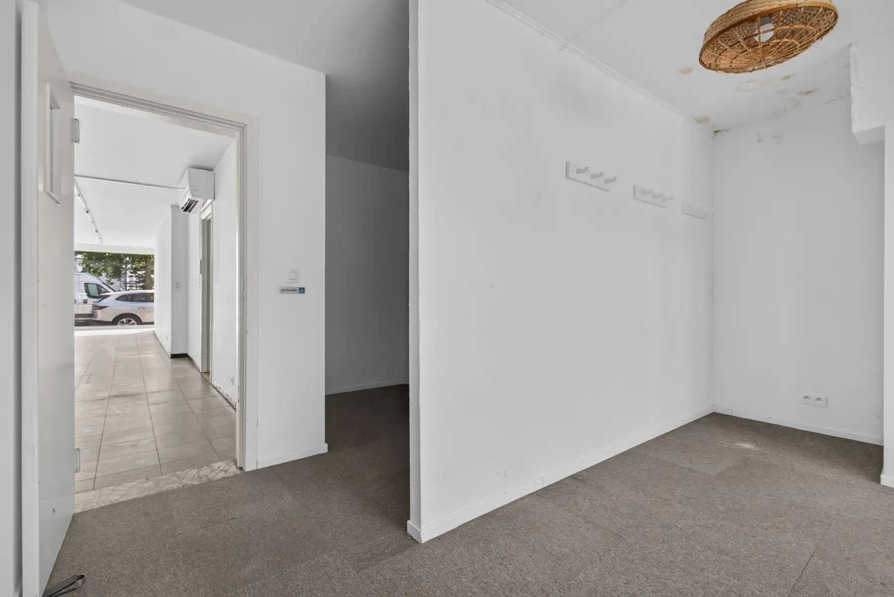 KANTOOR of HANDEL met RUIME PARKING en TERRAS - CENTRUM STAD foto 15