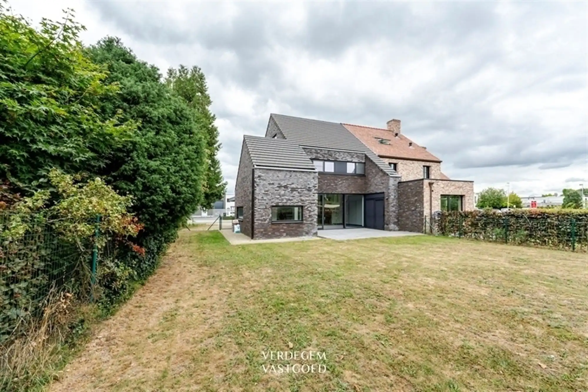 Moderne luxe en comfort in recente woning met 4 slaapkamers foto 22