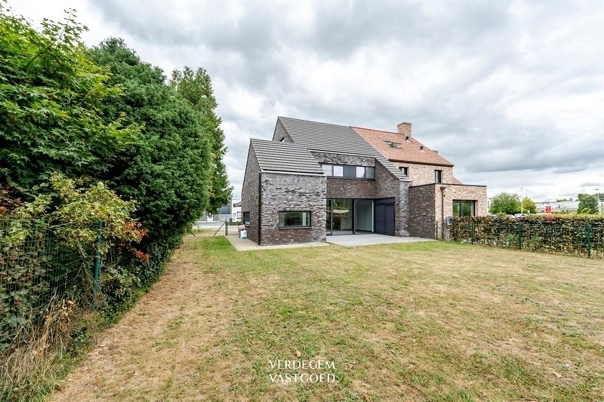 Moderne luxe en comfort in recente woning met 4 slaapkamers foto 22