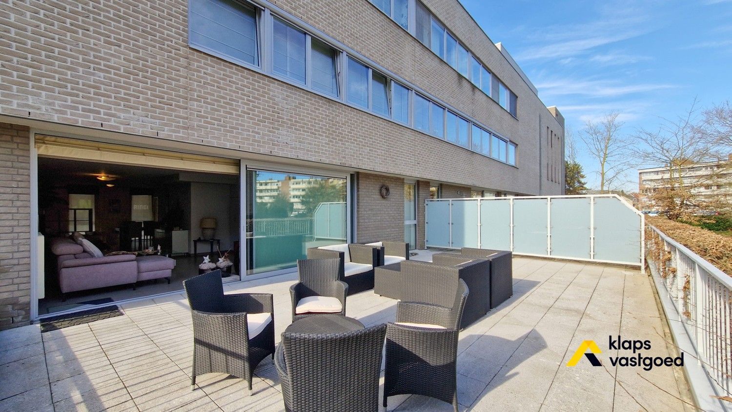 Ruim en aangenaam gelijkvloers appartement op wandelafstand van het centrum van Maaseik. foto {{pictureIndex}}