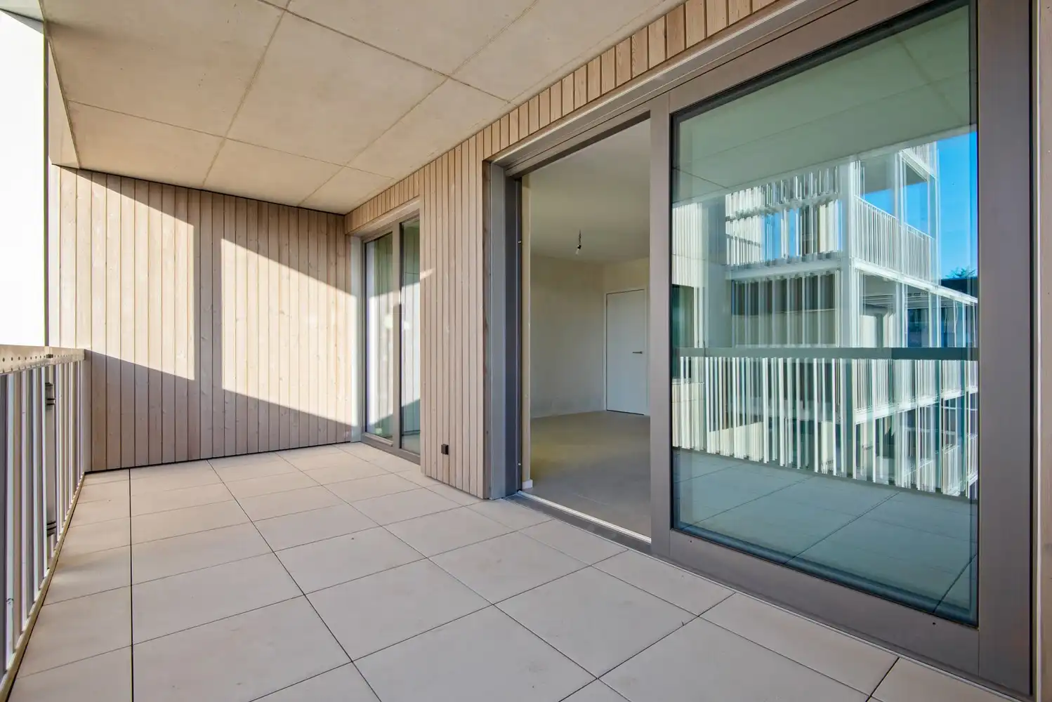 Stijlvol appartement met ruim overdekt terras in De Lesselier foto 7