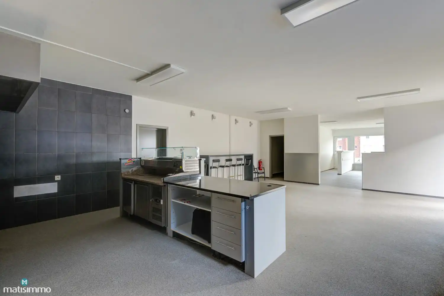 HANDELSGELIJKVLOERS MET DUPLEXAPPARTEMENT VOORZIEN VAN PARKEERGELEGENHEID NABIJ CENTRUM TONGEREN foto 9