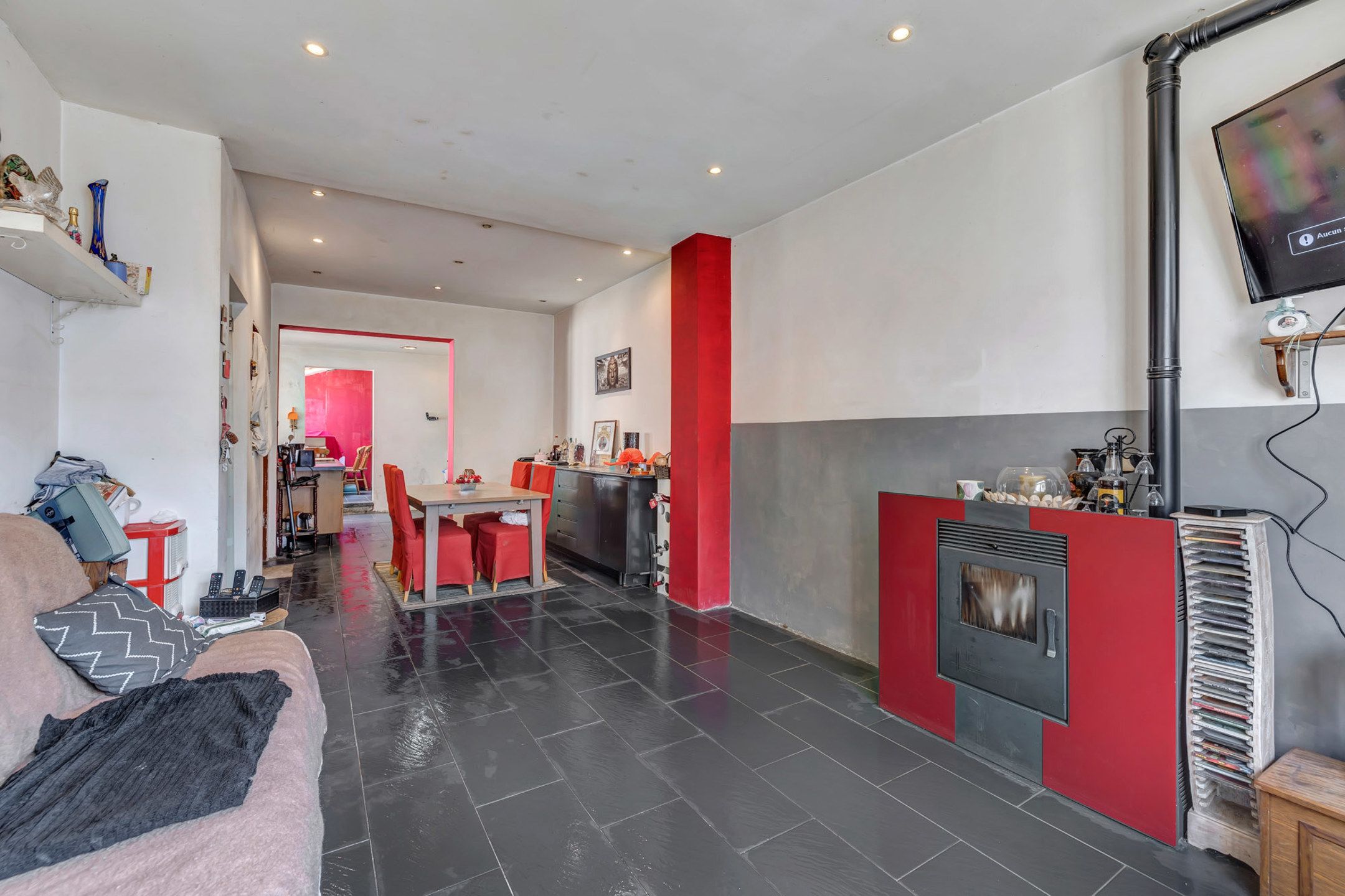 Te renoveren woning te koop in Lebbeke met garage foto 3