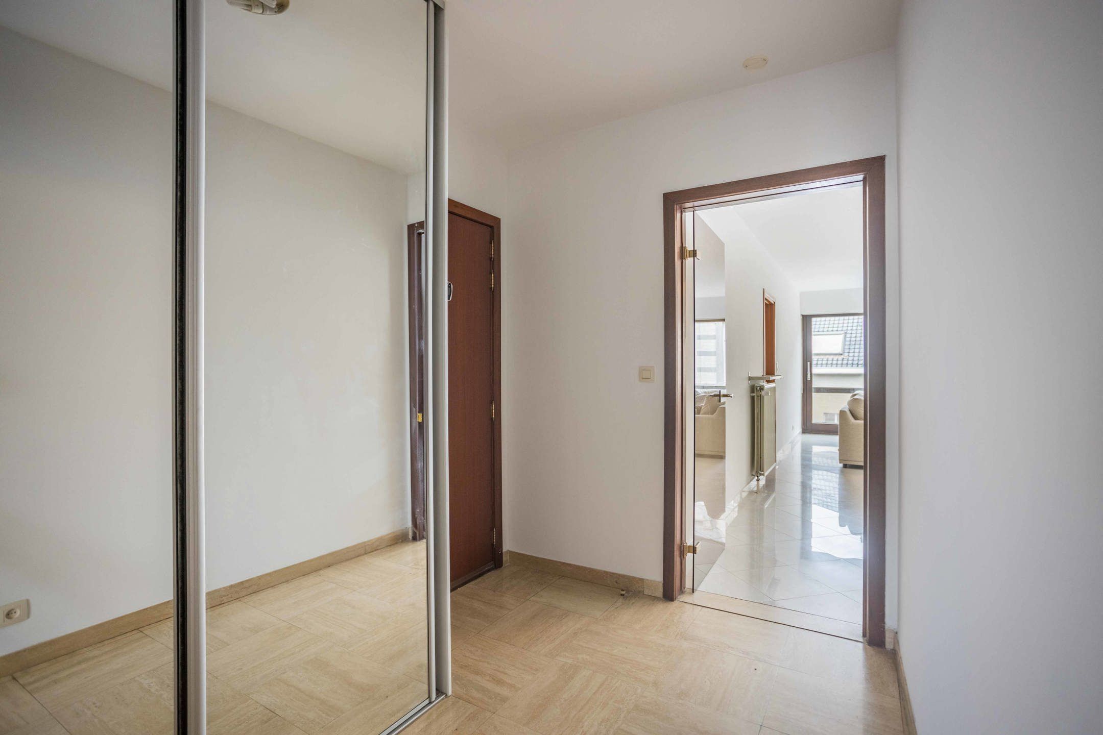 Ruim appartement met 2 slaapkamers pal in het centrum foto 3