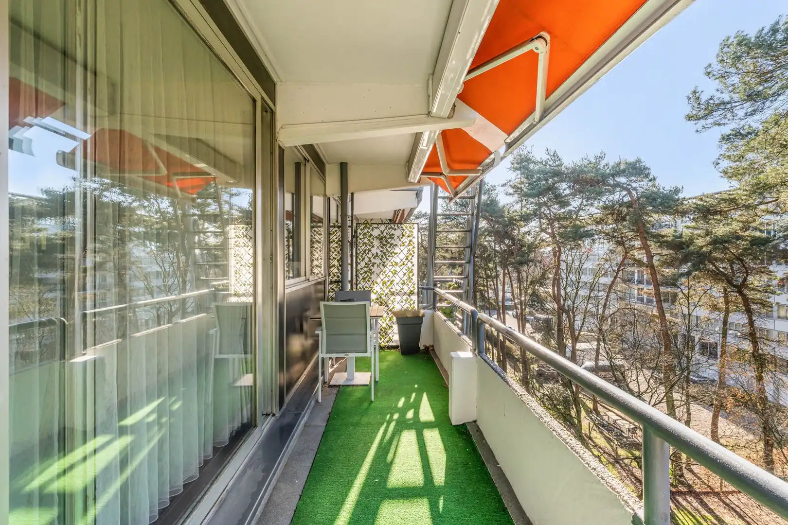 Ruim en lichtrijk appartement met 3 slaapkamers, balkons, garage en berging in Genk foto 13