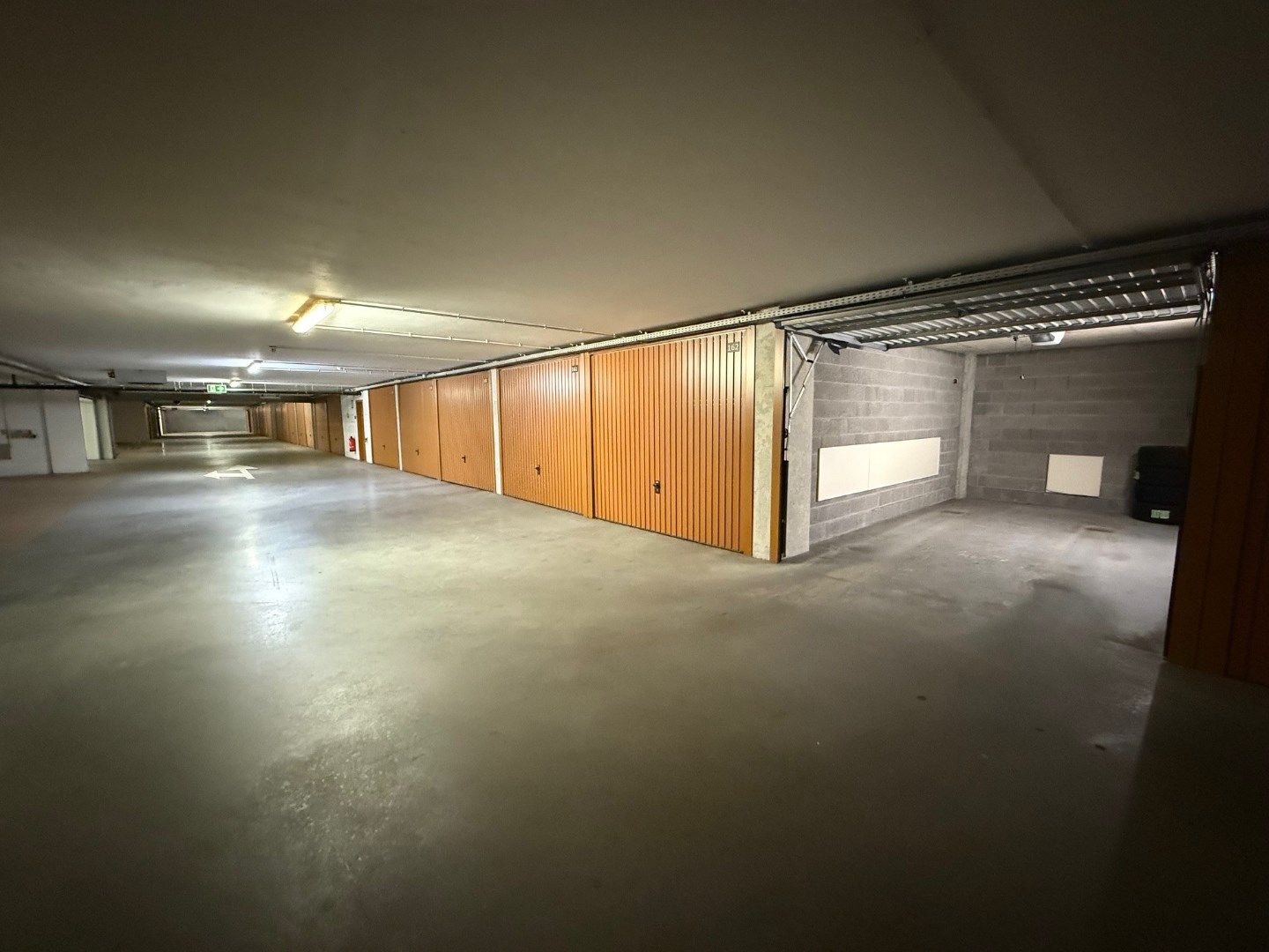 Gesloten garagebox op niveau -1 op Lichttorenplein  foto 4
