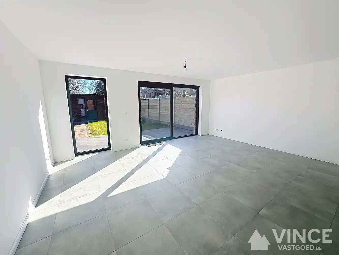 Nagelnieuwe woning met 3 slaapkamers in rustige wijk foto 2