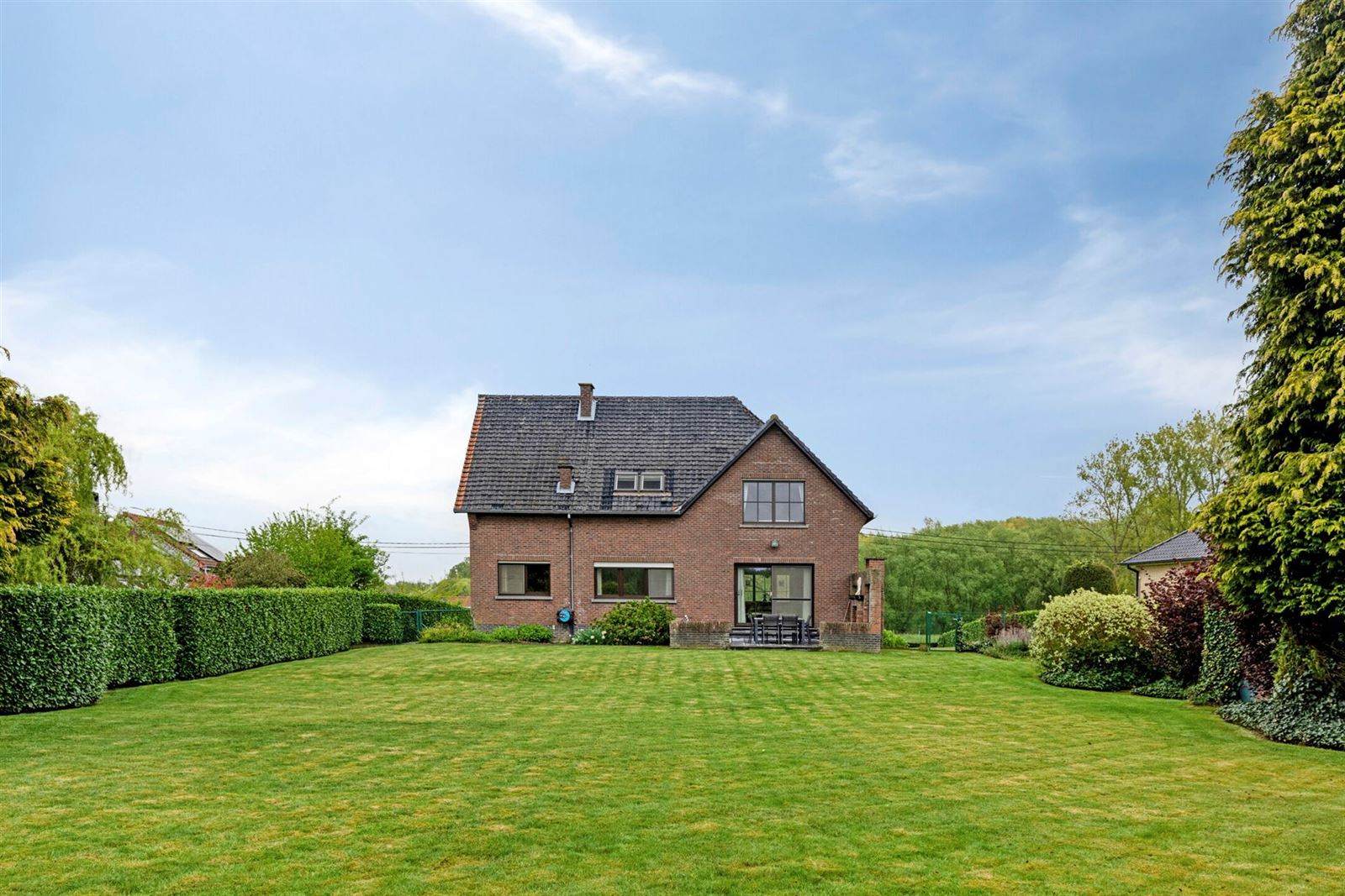 Ruime villa te koop in oase van rust foto 32