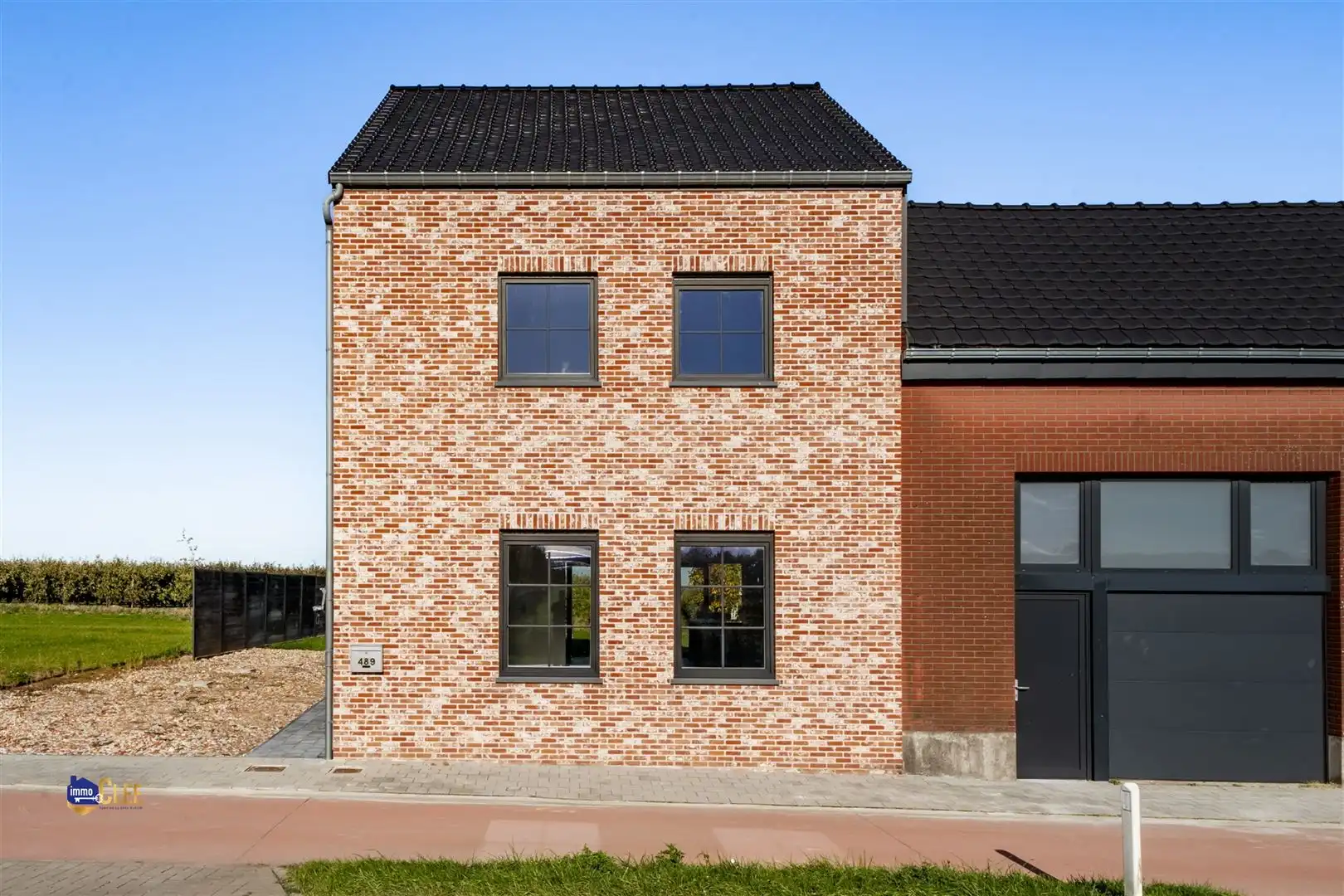 Volledig gerenoveerde gezinswoning foto 2