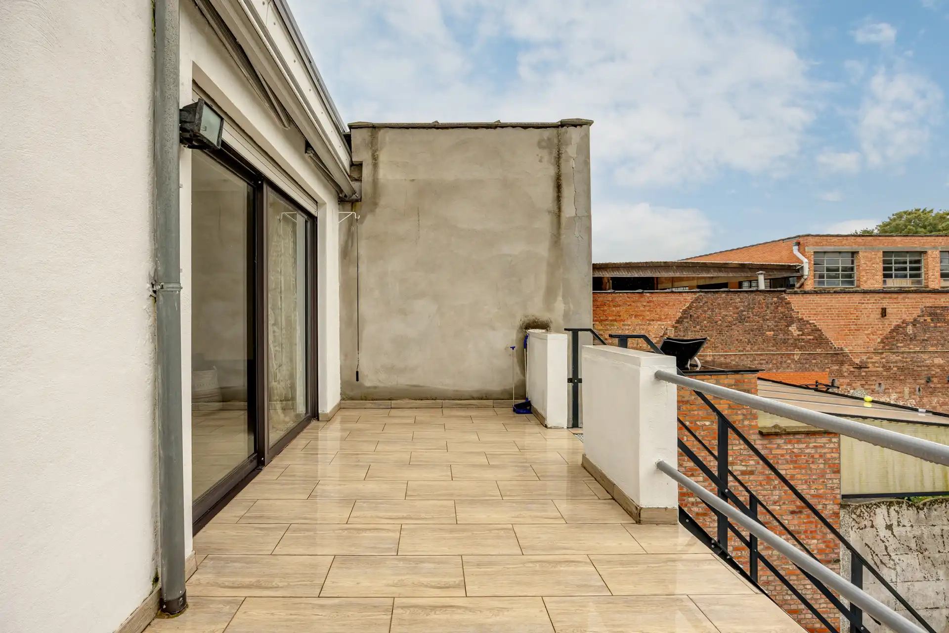 Zeer ruime woning met oprit, garage, terras en grote tuin! foto 13