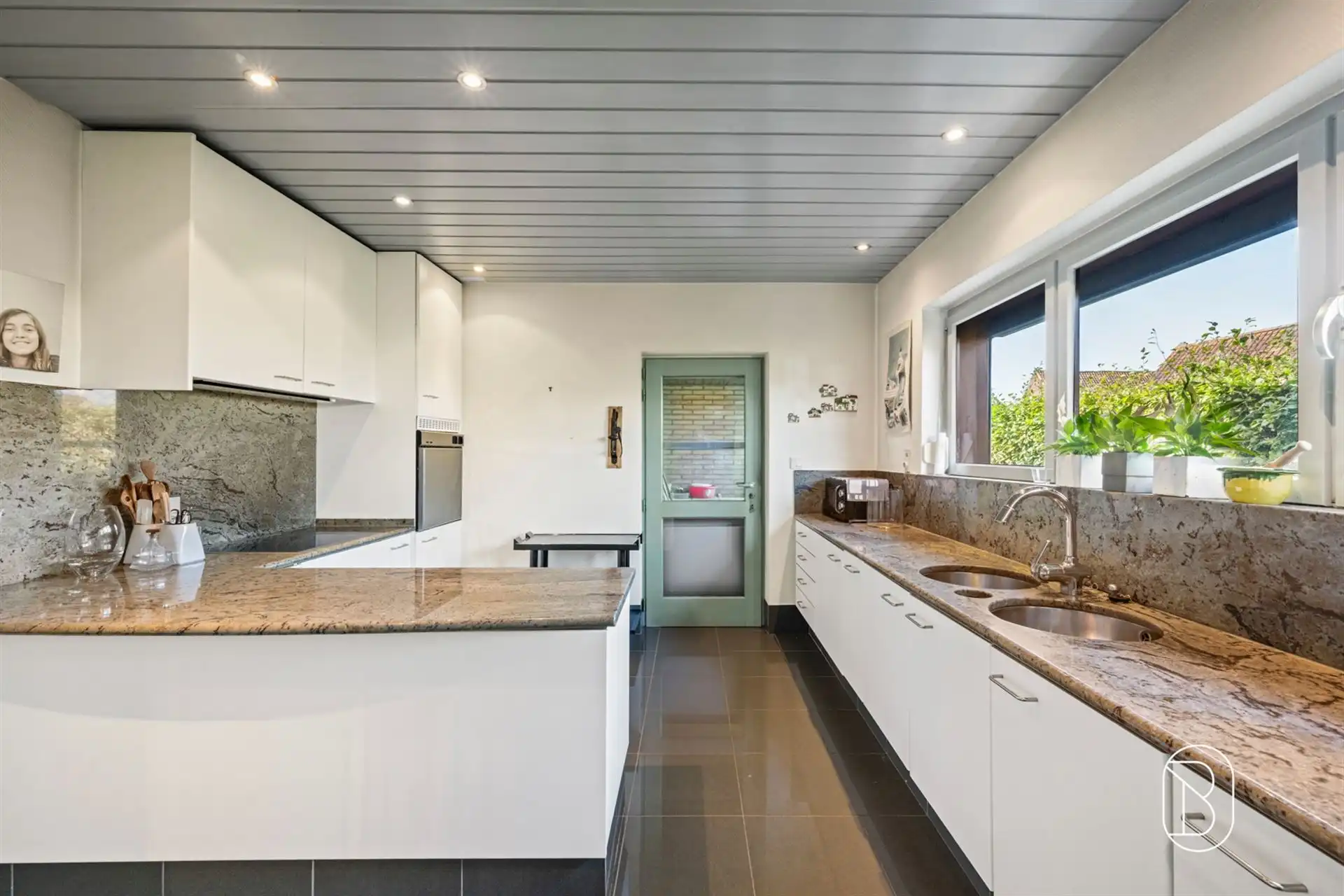 Charmante bungalow op ruim perceel van 855 m² foto 10