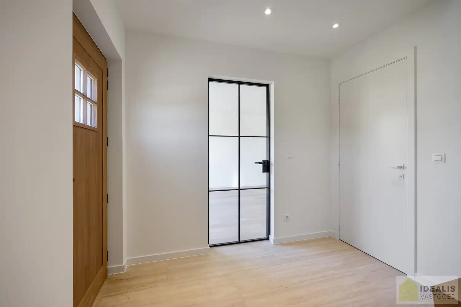 IDEALIS VASTGOED – Schitterend volledig vernieuwde woning (+- 220m²) met een heerlijke open leefruimte, 3 ruime slaapkamers, luxueuze badkamer, ruime wasplaats op een fijn zuid georiënteerd perceel! Dit heerlijke huis bevindt zich op een knap perceel van 8a 69ca in een heerlijk rustige en groene omgeving! - EEN MUST VISIT! - foto 8