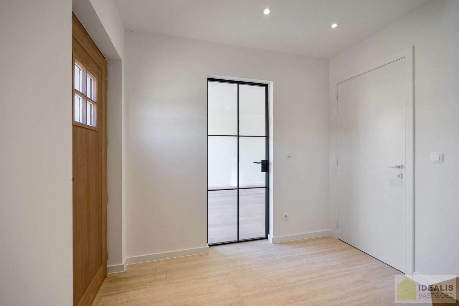 IDEALIS VASTGOED – Schitterend volledig vernieuwde woning (+- 220m²) met een heerlijke open leefruimte, 3 ruime slaapkamers, luxueuze badkamer, ruime wasplaats op een fijn zuid georiënteerd perceel! Dit heerlijke huis bevindt zich op een knap perceel van 8a 69ca in een heerlijk rustige en groene omgeving! - EEN MUST VISIT! - foto 8