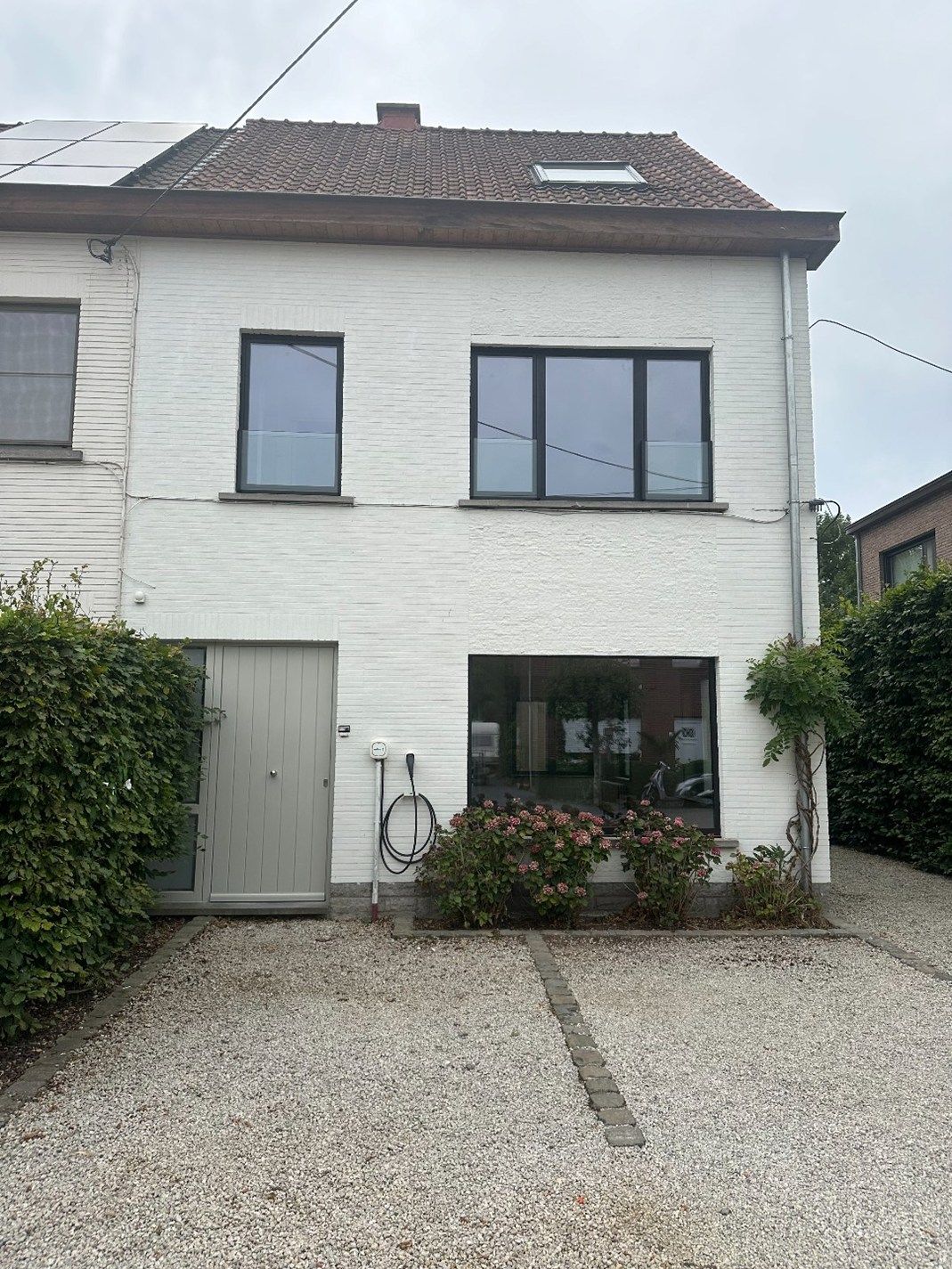 Ruime, gezellige woning met groene tuin op wandelafstand van het station van De Pinte foto {{pictureIndex}}