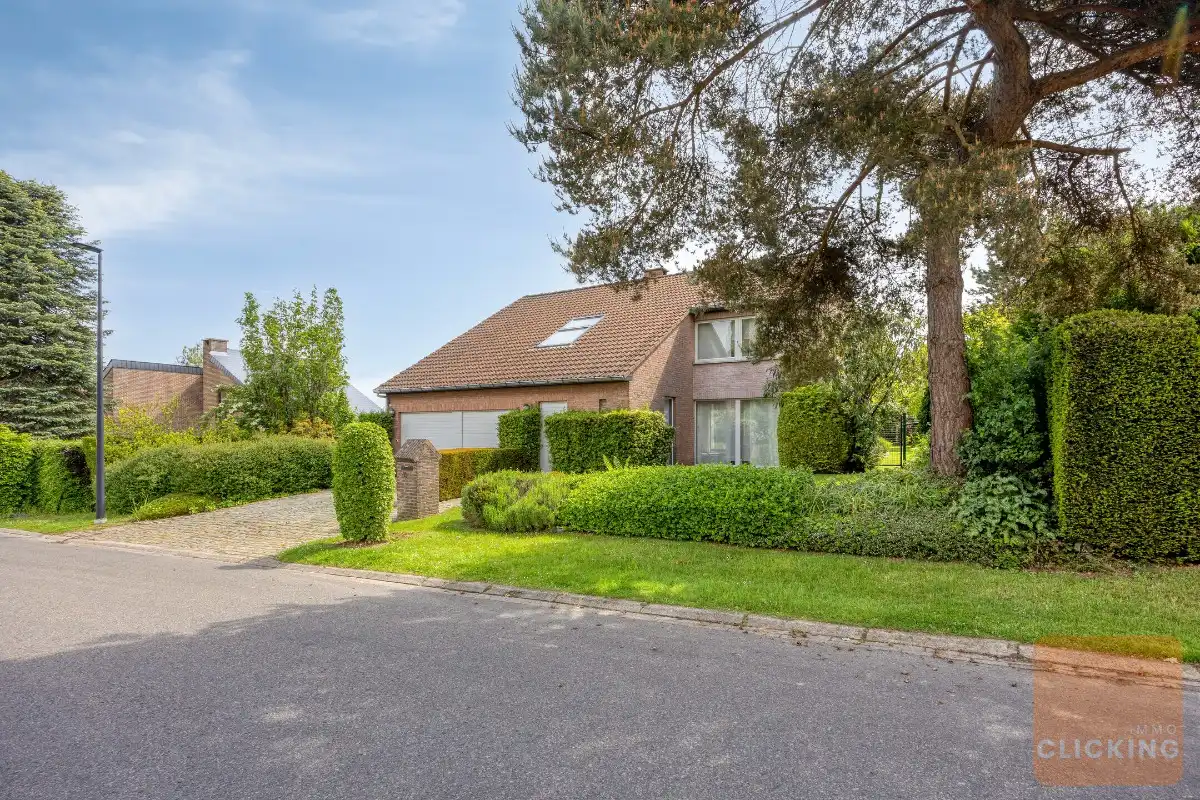 CHARMANTE VILLA MET ICONISCHE SEVENTIES–EIGHTIES SOUL foto {{pictureIndex}}