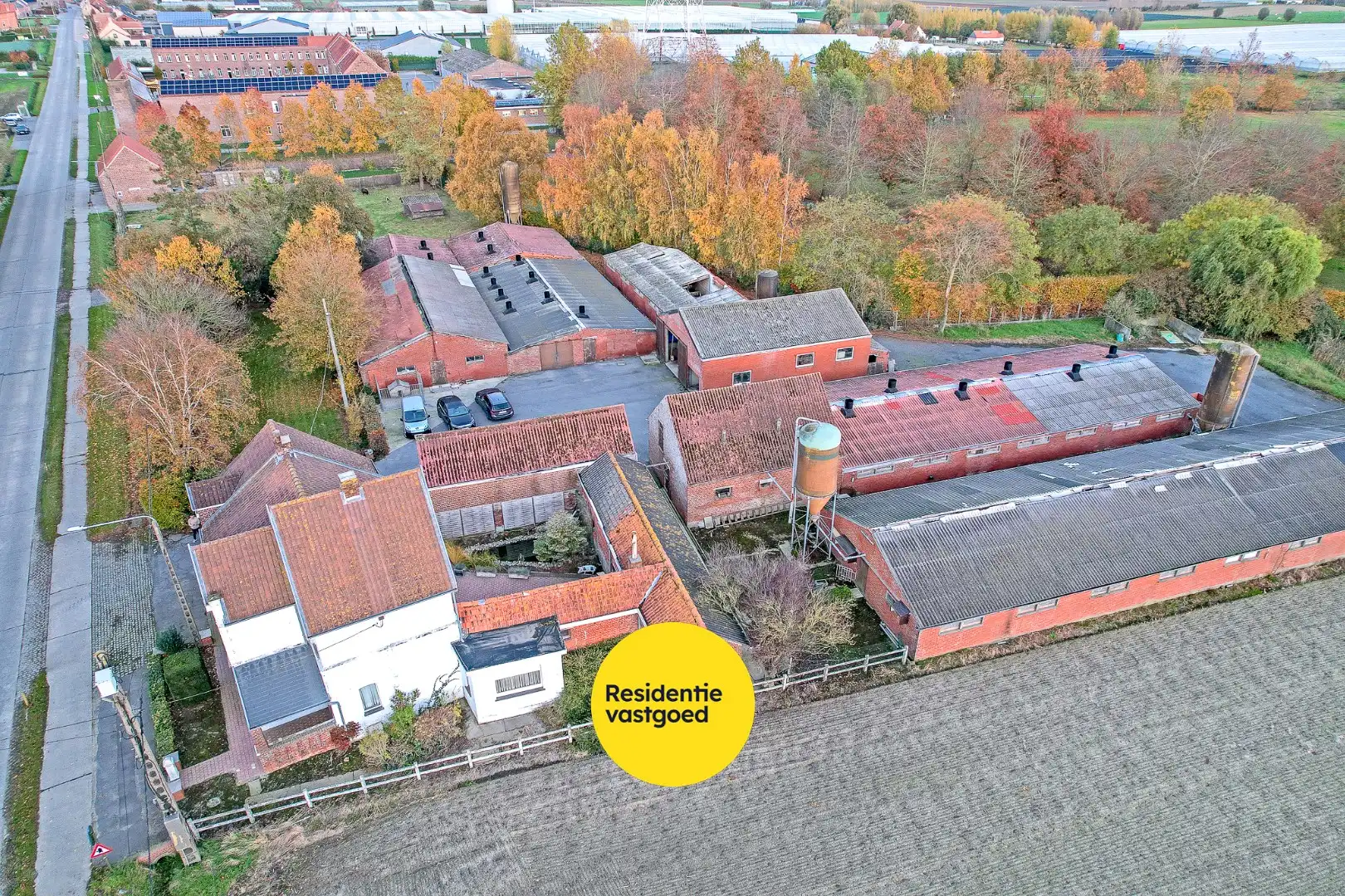 Te renoveren boerderij op een perceel van 7.066m² met loods en diverse bijgebouwen foto 16