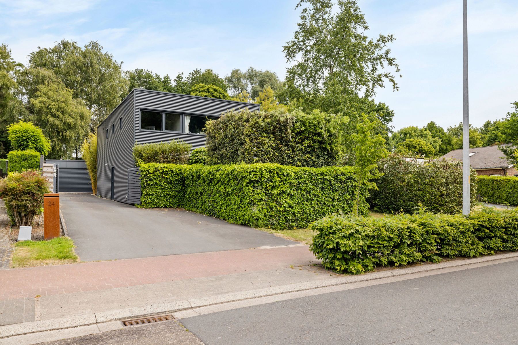 Vrijstaande villa met 4 slpk, zwembad & prachtige badkamer foto 3