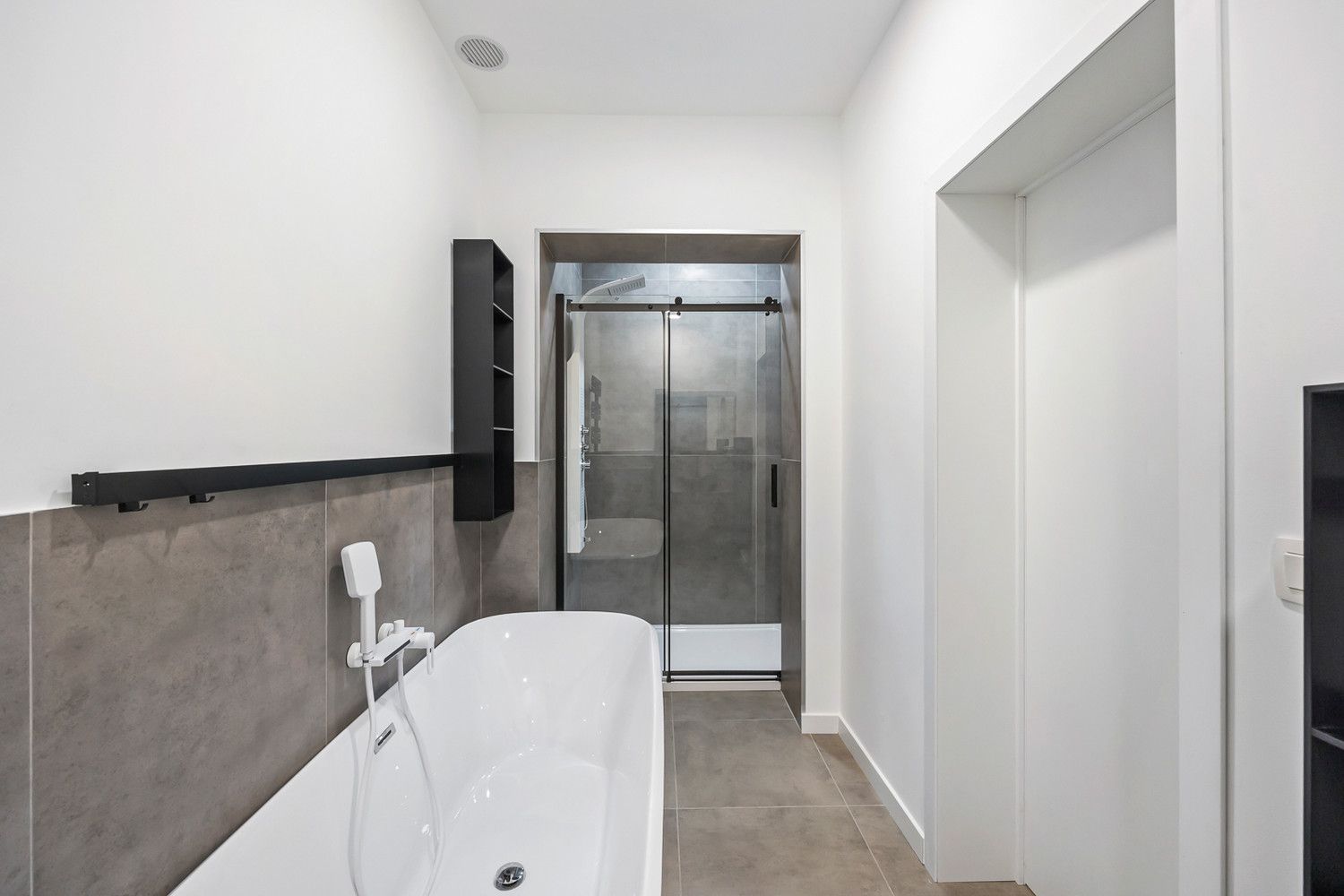 Riante volledig gerenoveerde 5-slk-woning met tuin (EPC A) foto 20