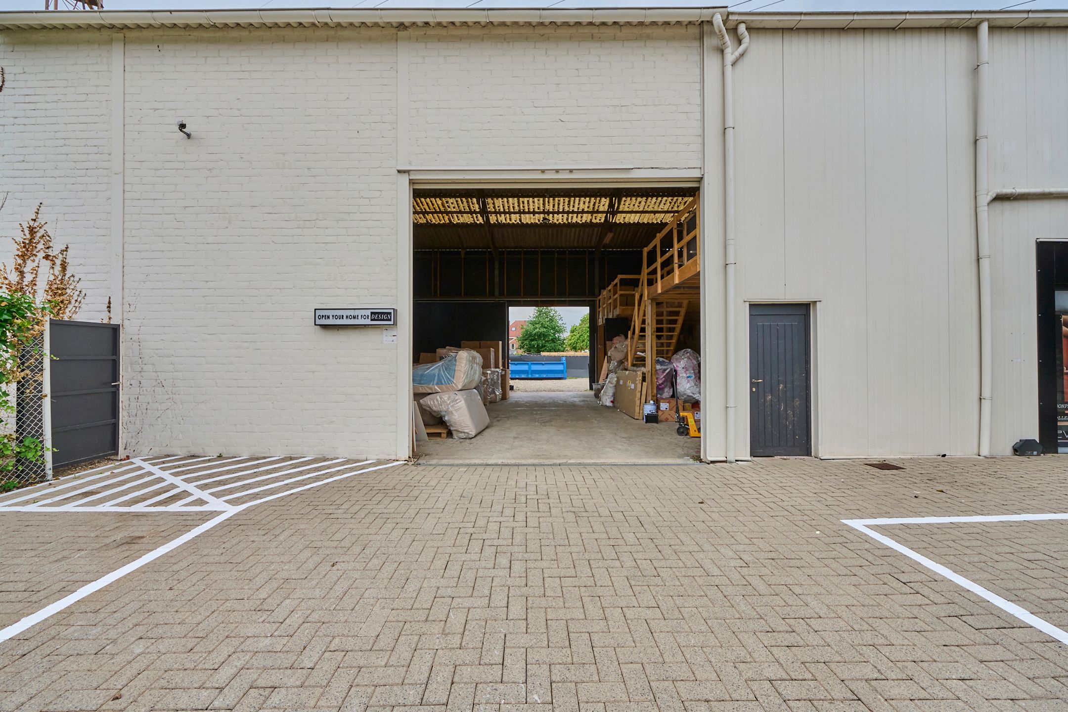 TE HUUR showroom met magazijn op top zicht locatie foto 4