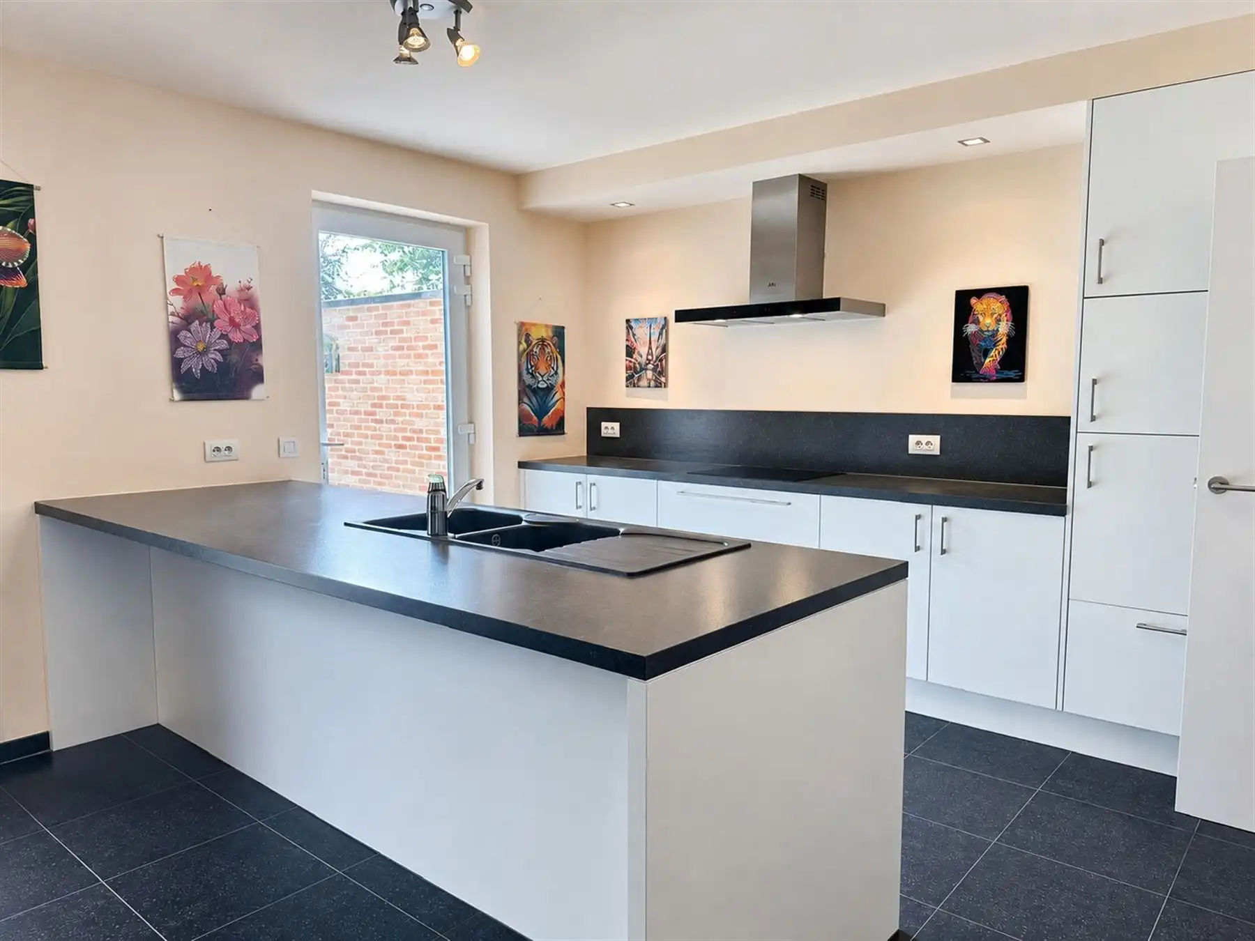 Recente woning met drie ruime slaapkamers en garage foto 7