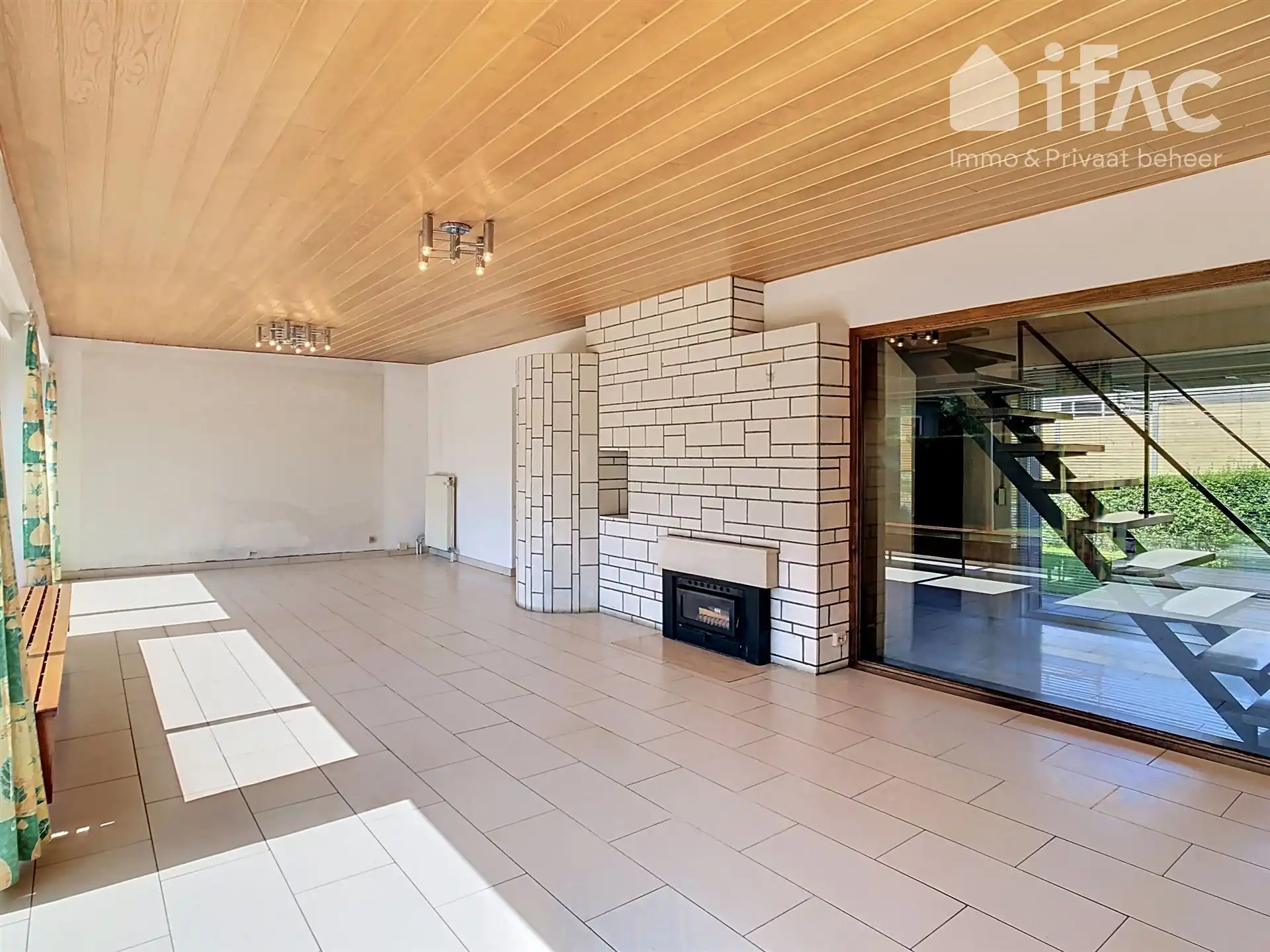 Woning met 4 slaapkamers, garage en tuin foto 4