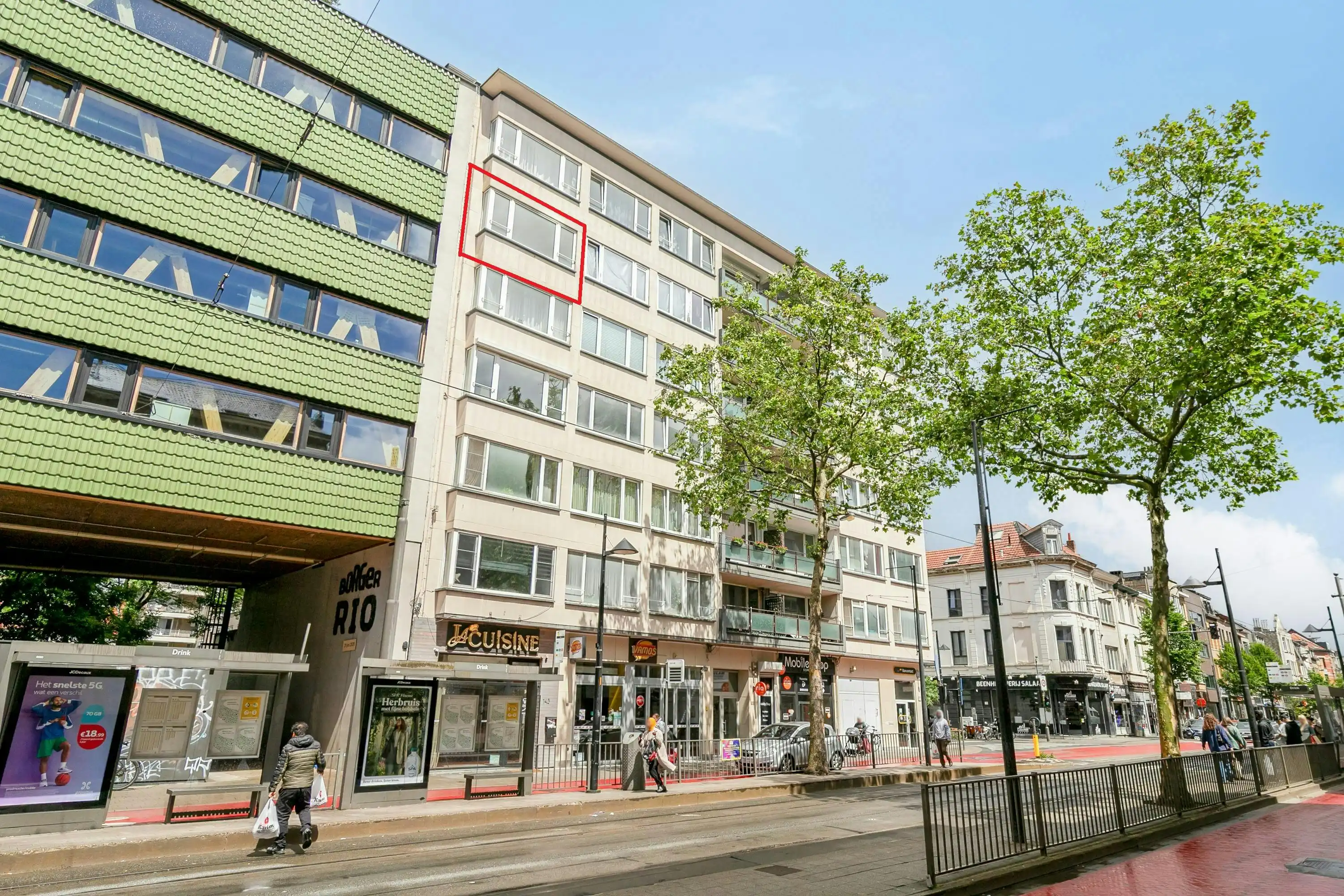 Hoofdfoto van de publicatie: Drie slaapkamer appartement van 118 m² te koop in Borgerhout
