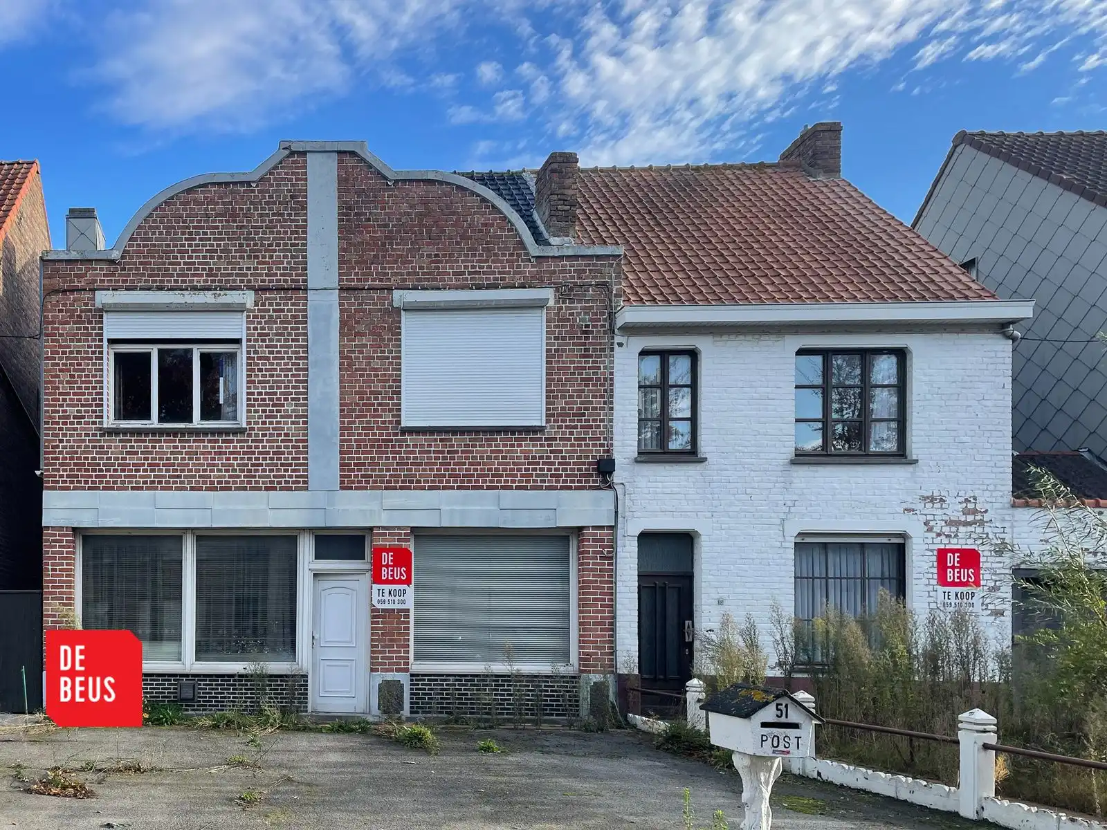 2 panden geschikt voor afbraak + nieuwbouw op een toplocatie in Jabbeke foto {{pictureIndex}}