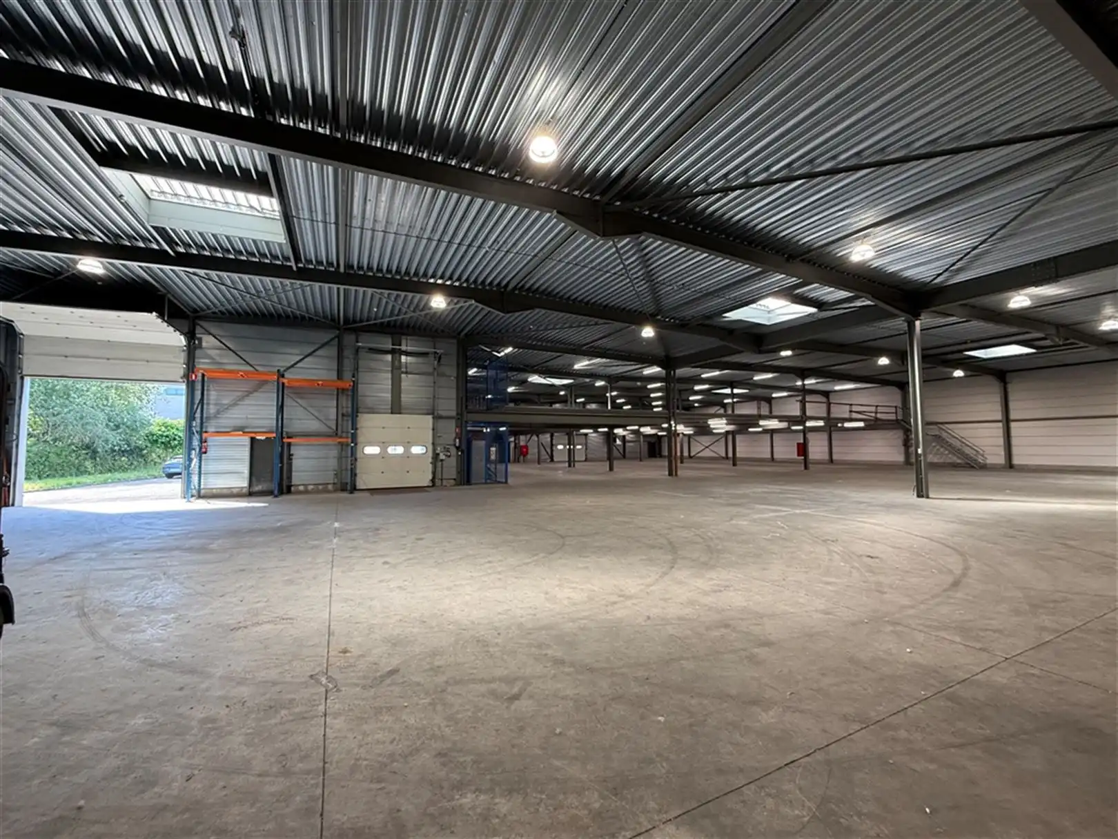 Polyvalent bedrijfsgebouw foto 8