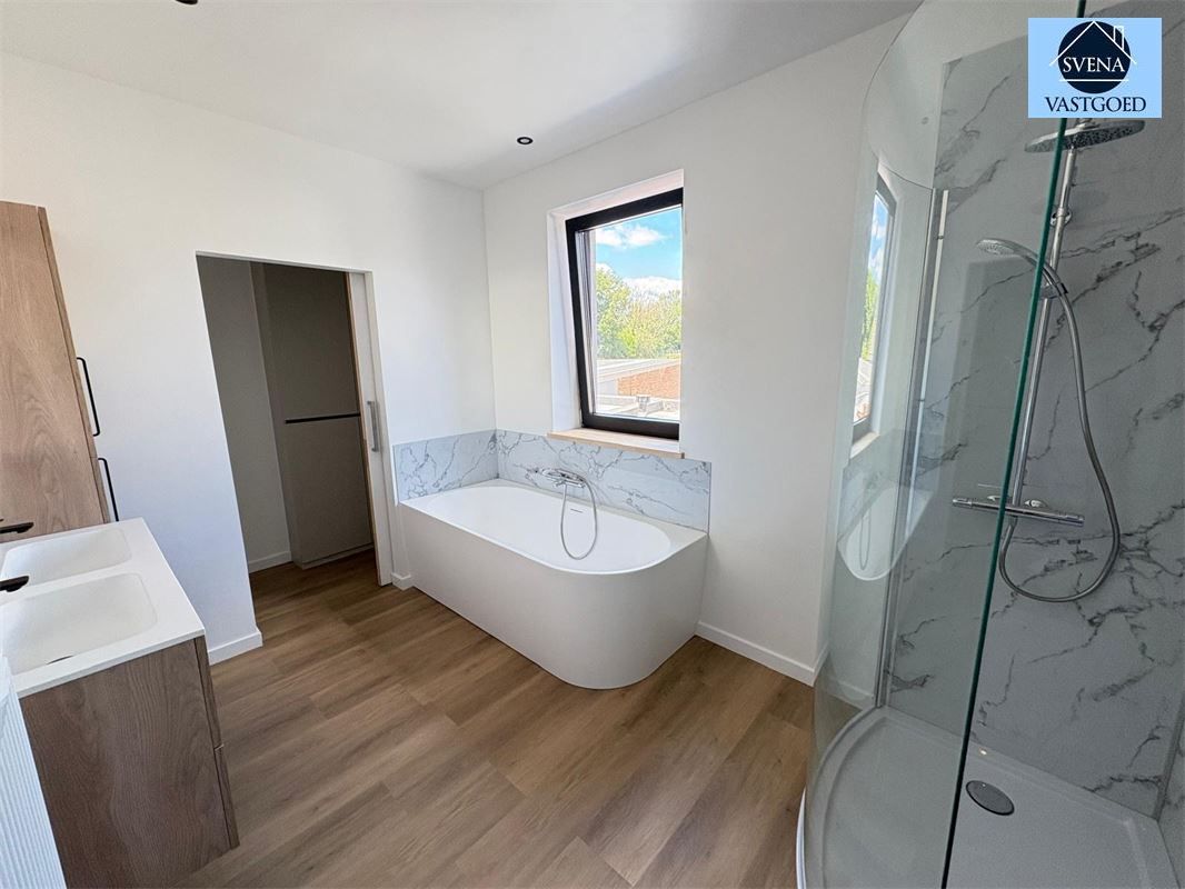PRACHTIG GERONOVEERDE WONING MET 4 SLAAPKAMERS foto 10