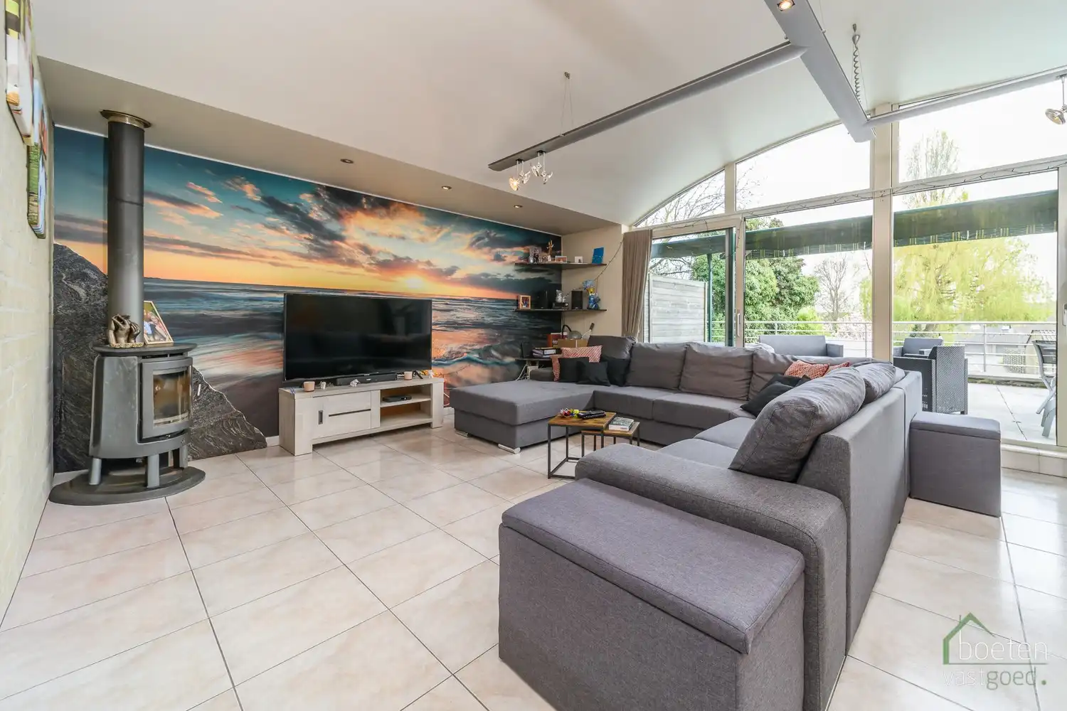 ALVERINGEM: instapklare beenhouwerij met woonst (4 slpks), ruim zonneterras/tuintje en garage in het hart van Alveringem. foto 10