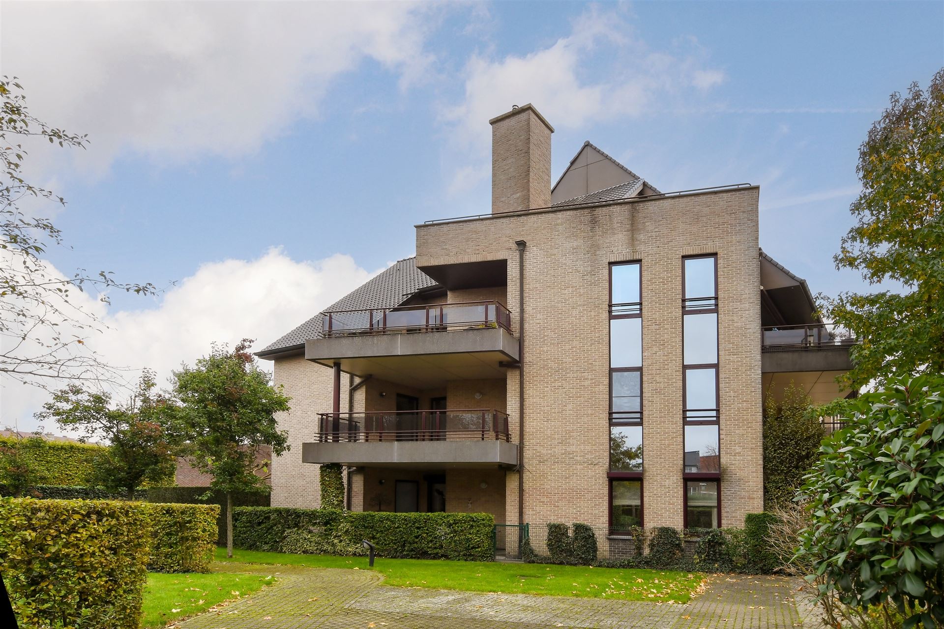 Luxueus en instapklaar appartement met 3 terrassen en ondergrondse garagebox in residentie “Leemhoek III” te Maaseik. foto 47