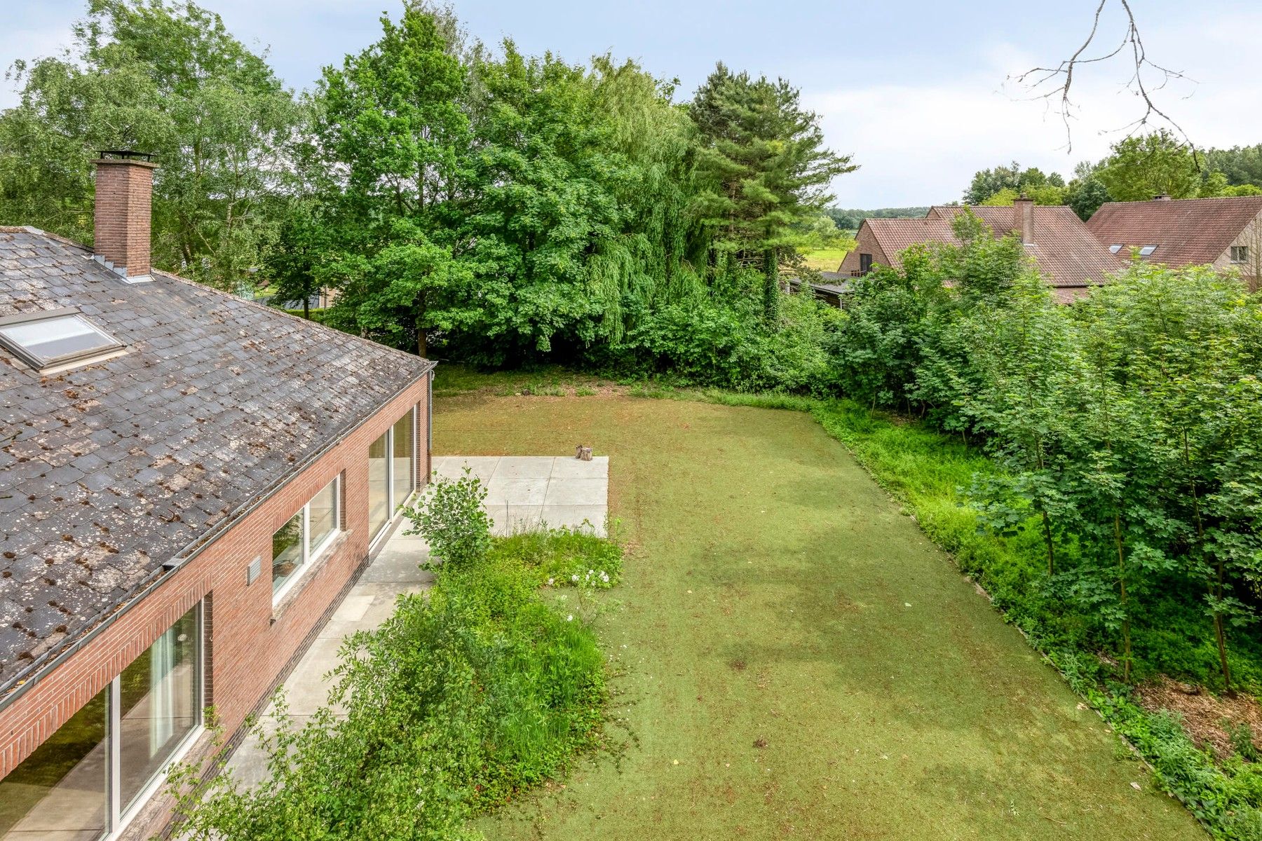 Ruime bungalow op groot perceel foto 4