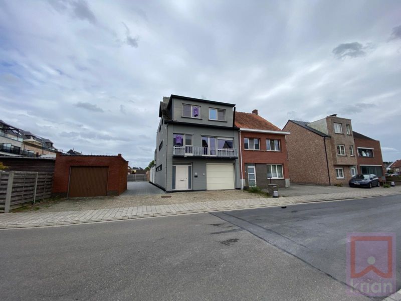 Hoofdfoto van de publicatie: Ruime woning met grote garage (+-93m²) EN magazijn (+-170m²), centrum Geel, ideaal voor zelfstandige of vrij beroeper