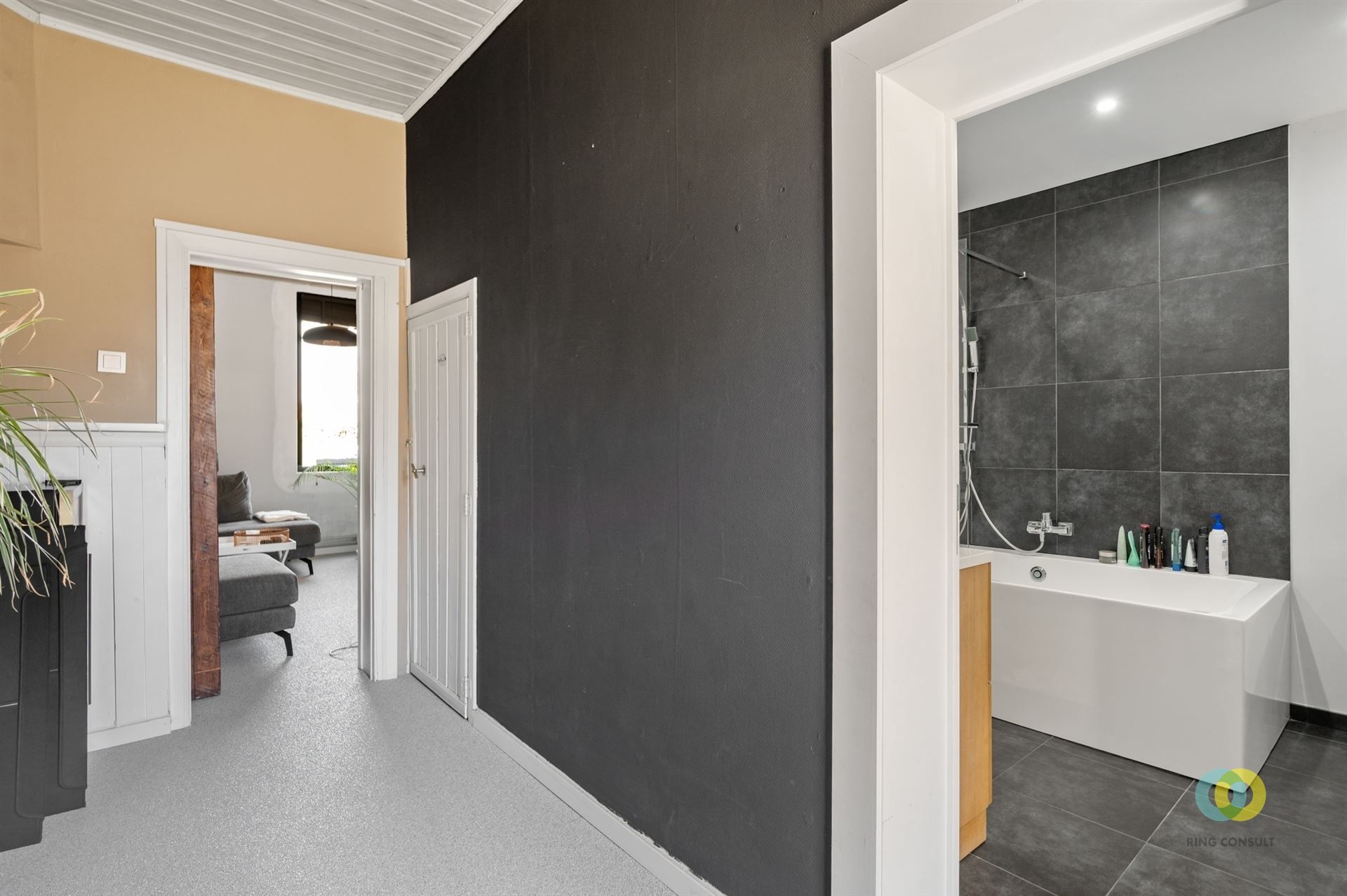 Woning met tuin en carport foto 8