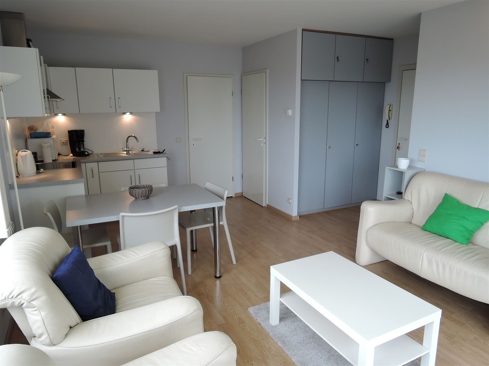 appartement met schuin zeezicht foto 3