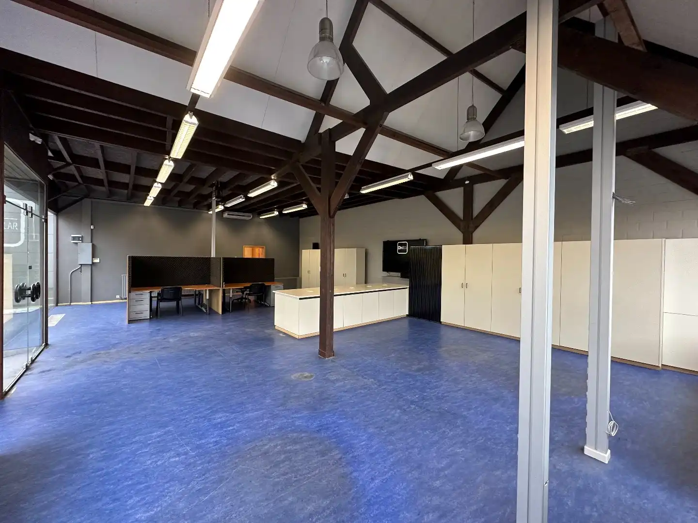 Magazijn met toonzaal te koop in centrum Heule. foto 18