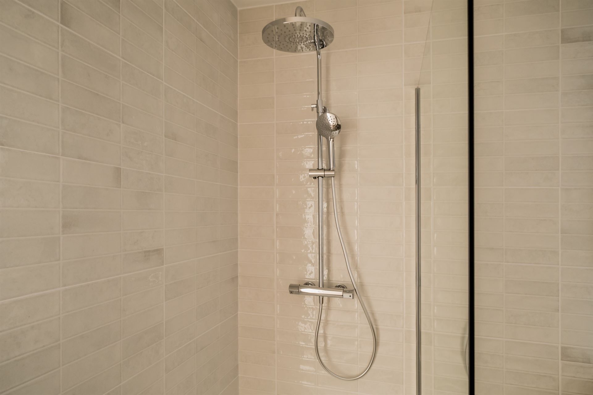 Moderne nieuwbouwwoning met 4 slpkm, tuin en garage  foto 19