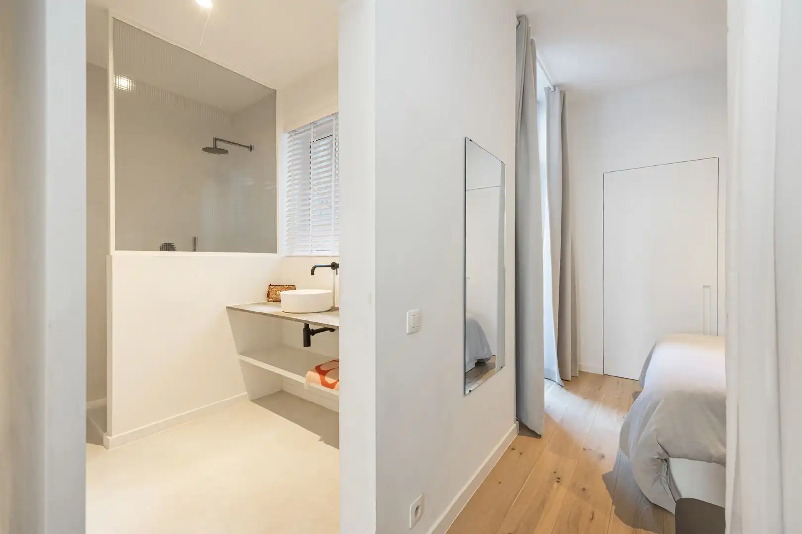 Stijlvol éénslaapkamer appartement met terras foto 7