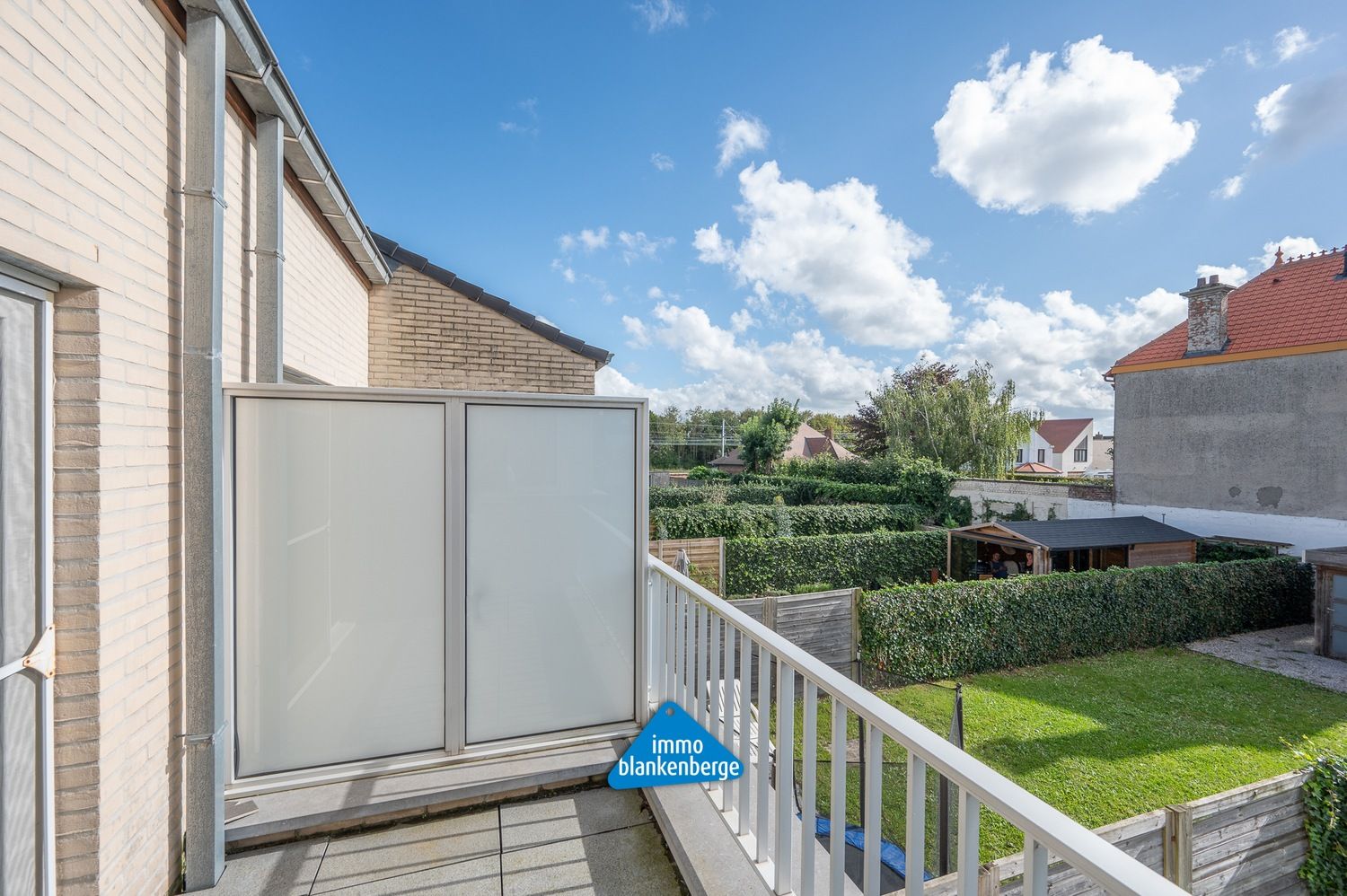 Bel-etage met een Lichtrijke Leefruimte, Grote Garage en een Zuidgerichte Tuin foto 8
